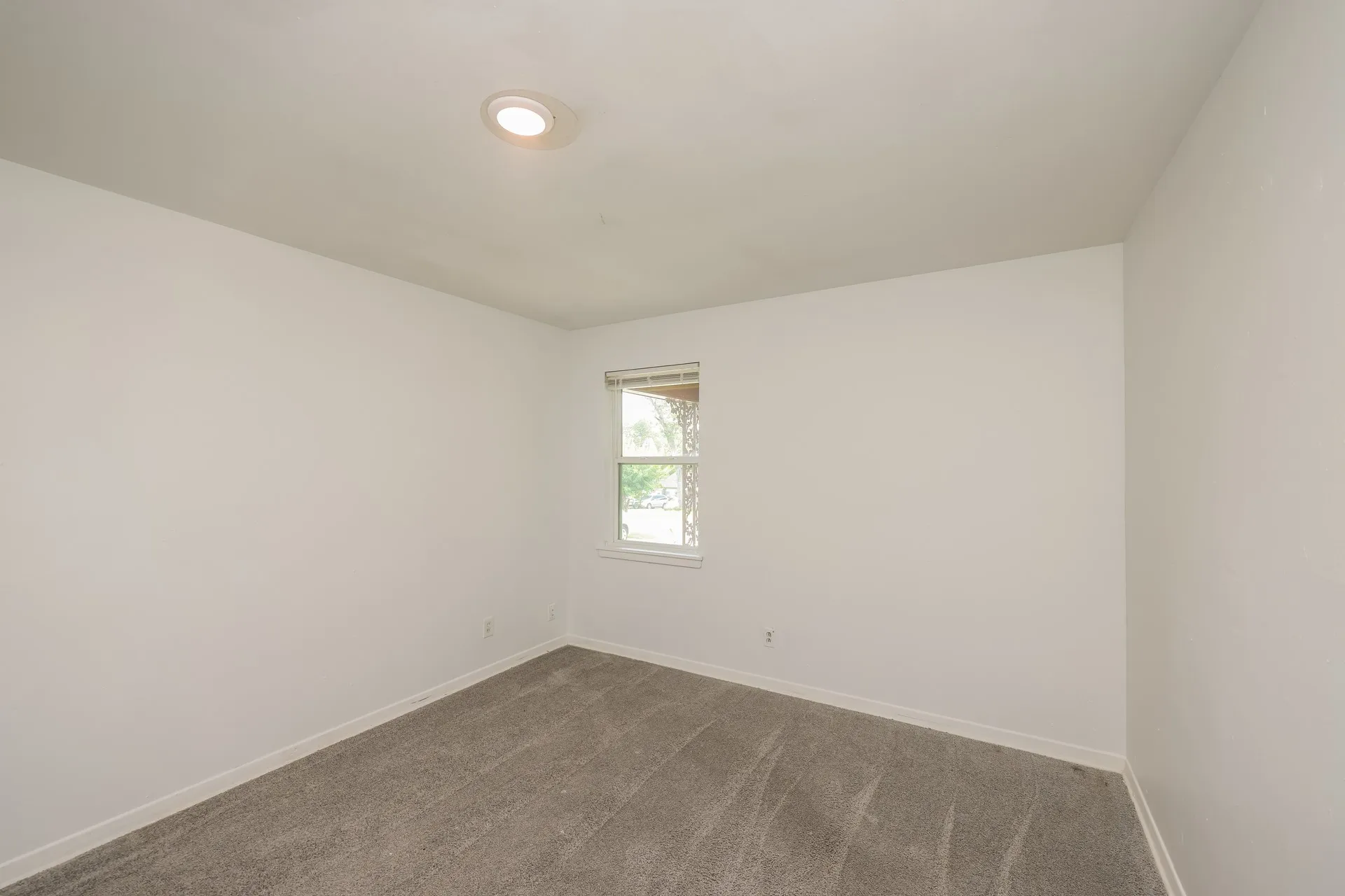 Single Family Residence For Sale in Dallas County , 3408 Loganwood Drive, Dallas, Texas 75227, 3 Bedroom, 2 Bathroom, 2 Garage spaces, 1,758 Sqft, built in 1958, mls#21310993, Real Estate Agent in Dallas, Homes For Sale in Dallas county, Homes For Sale in Dallas, Realtor in Dallas Texas, Real Estate Brokerage Independent Realty Texas, Luminita Cordes Realtor