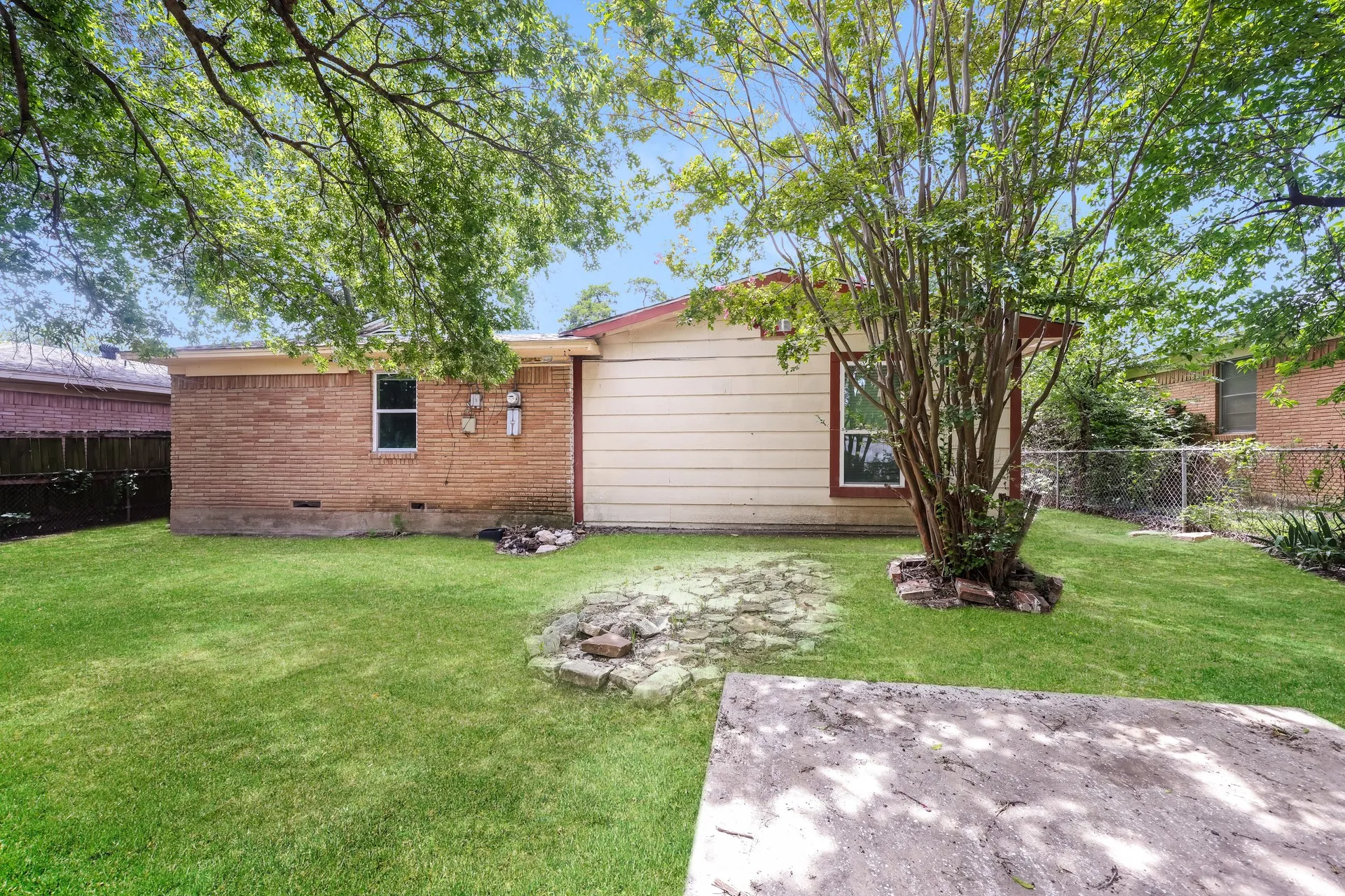 Single Family Residence For Sale in Dallas County , 3408 Loganwood Drive, Dallas, Texas 75227, 3 Bedroom, 2 Bathroom, 2 Garage spaces, 1,758 Sqft, built in 1958, mls#21310993, Real Estate Agent in Dallas, Homes For Sale in Dallas county, Homes For Sale in Dallas, Realtor in Dallas Texas, Real Estate Brokerage Independent Realty Texas, Luminita Cordes Realtor