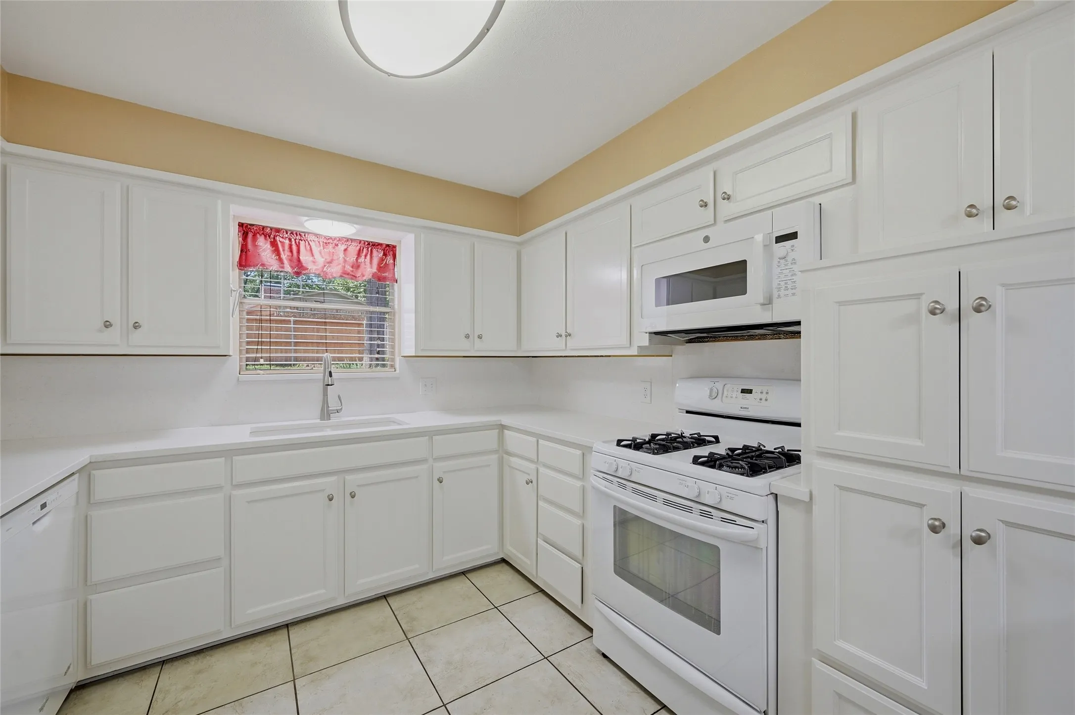 Single Family Residence For Sale in Grayson County , 1712 Oakhill Drive, Sherman, Texas 75092, 3 Bedroom, 2 Bathroom, 2 Garage spaces, 2,019 Sqft, built in 1968, mls#21313776, Real Estate Agent in Sherman, Homes For Sale in Grayson county, Homes For Sale in Sherman, Realtor in Sherman Texas, Real Estate Brokerage Independent Realty Texas, Luminita Cordes Realtor