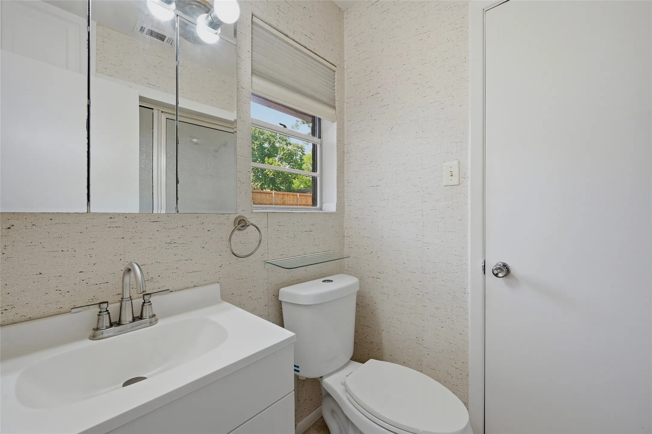 Single Family Residence For Sale in Grayson County , 1712 Oakhill Drive, Sherman, Texas 75092, 3 Bedroom, 2 Bathroom, 2 Garage spaces, 2,019 Sqft, built in 1968, mls#21313776, Real Estate Agent in Sherman, Homes For Sale in Grayson county, Homes For Sale in Sherman, Realtor in Sherman Texas, Real Estate Brokerage Independent Realty Texas, Luminita Cordes Realtor
