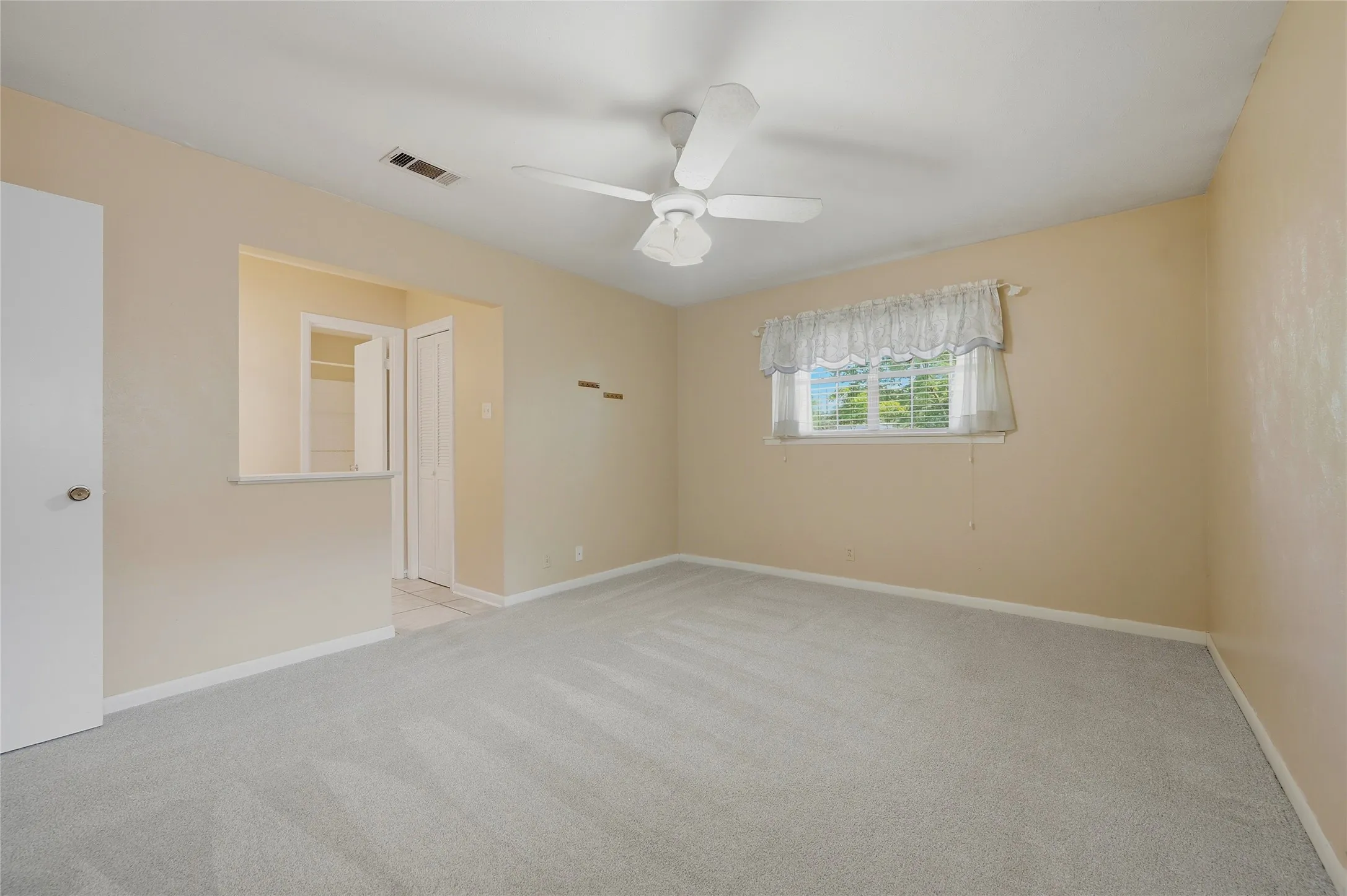 Single Family Residence For Sale in Grayson County , 1712 Oakhill Drive, Sherman, Texas 75092, 3 Bedroom, 2 Bathroom, 2 Garage spaces, 2,019 Sqft, built in 1968, mls#21313776, Real Estate Agent in Sherman, Homes For Sale in Grayson county, Homes For Sale in Sherman, Realtor in Sherman Texas, Real Estate Brokerage Independent Realty Texas, Luminita Cordes Realtor