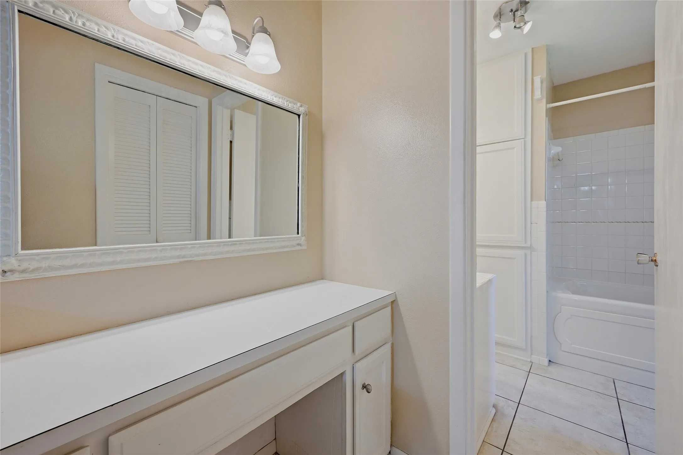 Single Family Residence For Sale in Grayson County , 1712 Oakhill Drive, Sherman, Texas 75092, 3 Bedroom, 2 Bathroom, 2 Garage spaces, 2,019 Sqft, built in 1968, mls#21313776, Real Estate Agent in Sherman, Homes For Sale in Grayson county, Homes For Sale in Sherman, Realtor in Sherman Texas, Real Estate Brokerage Independent Realty Texas, Luminita Cordes Realtor