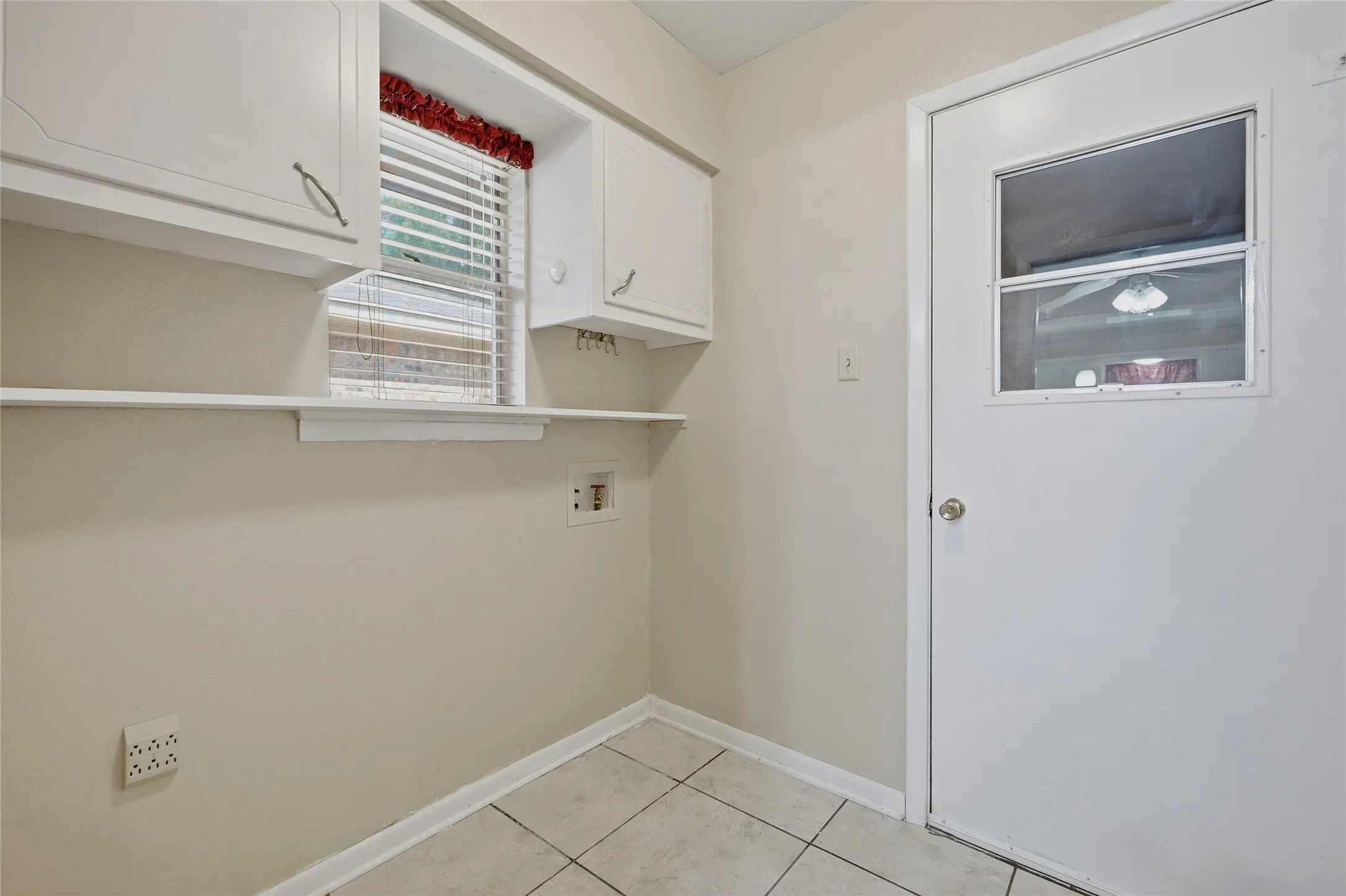 Single Family Residence For Sale in Grayson County , 1712 Oakhill Drive, Sherman, Texas 75092, 3 Bedroom, 2 Bathroom, 2 Garage spaces, 2,019 Sqft, built in 1968, mls#21313776, Real Estate Agent in Sherman, Homes For Sale in Grayson county, Homes For Sale in Sherman, Realtor in Sherman Texas, Real Estate Brokerage Independent Realty Texas, Luminita Cordes Realtor