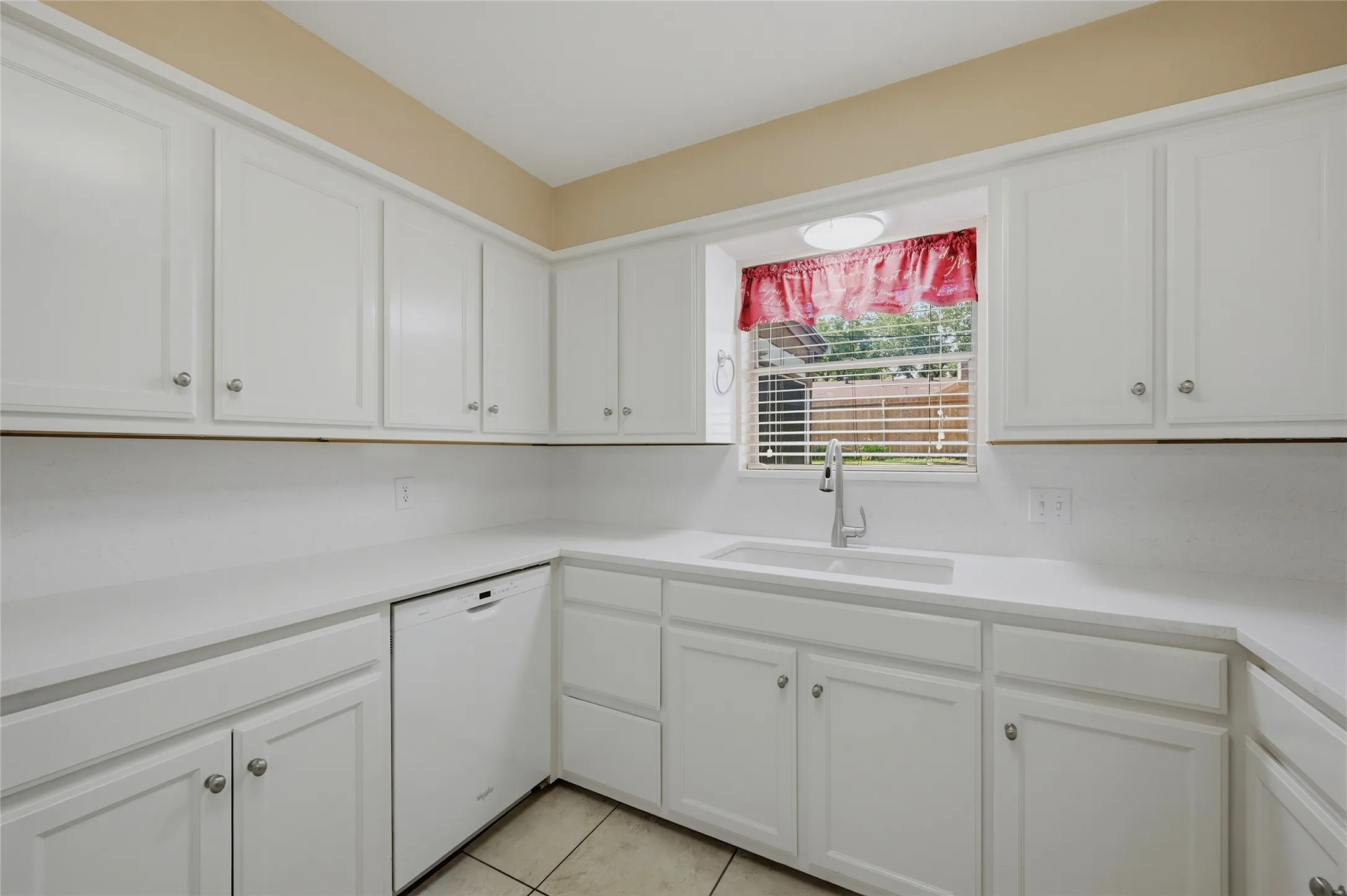 Single Family Residence For Sale in Grayson County , 1712 Oakhill Drive, Sherman, Texas 75092, 3 Bedroom, 2 Bathroom, 2 Garage spaces, 2,019 Sqft, built in 1968, mls#21313776, Real Estate Agent in Sherman, Homes For Sale in Grayson county, Homes For Sale in Sherman, Realtor in Sherman Texas, Real Estate Brokerage Independent Realty Texas, Luminita Cordes Realtor