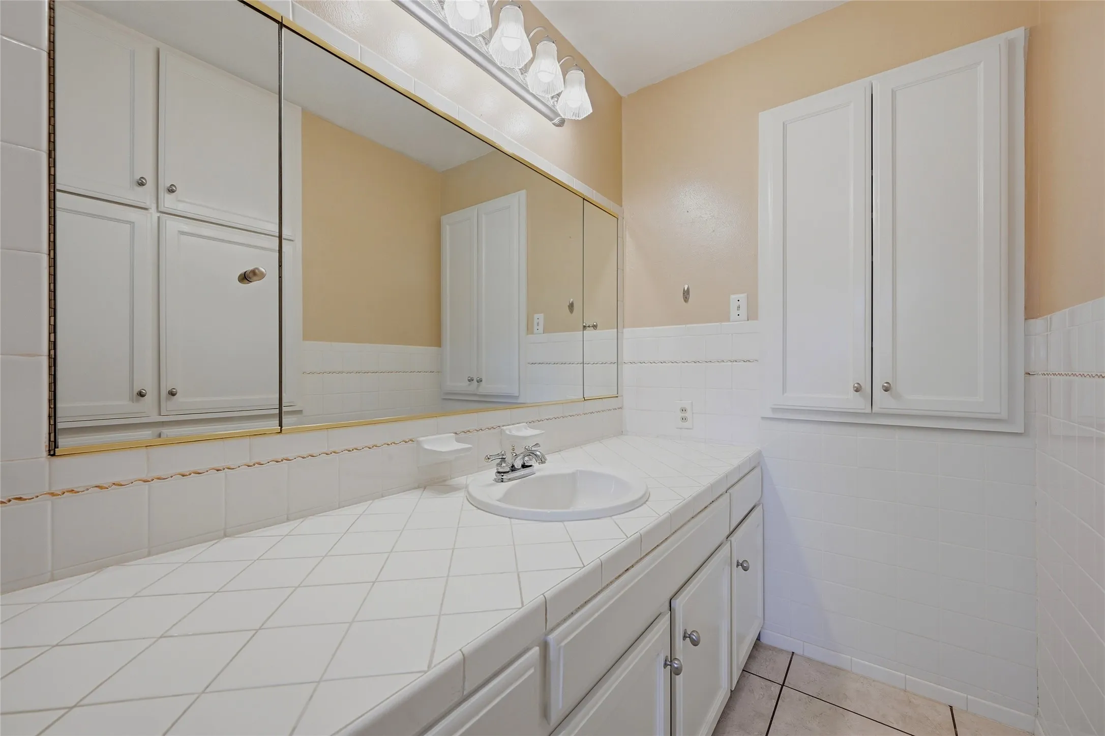 Single Family Residence For Sale in Grayson County , 1712 Oakhill Drive, Sherman, Texas 75092, 3 Bedroom, 2 Bathroom, 2 Garage spaces, 2,019 Sqft, built in 1968, mls#21313776, Real Estate Agent in Sherman, Homes For Sale in Grayson county, Homes For Sale in Sherman, Realtor in Sherman Texas, Real Estate Brokerage Independent Realty Texas, Luminita Cordes Realtor