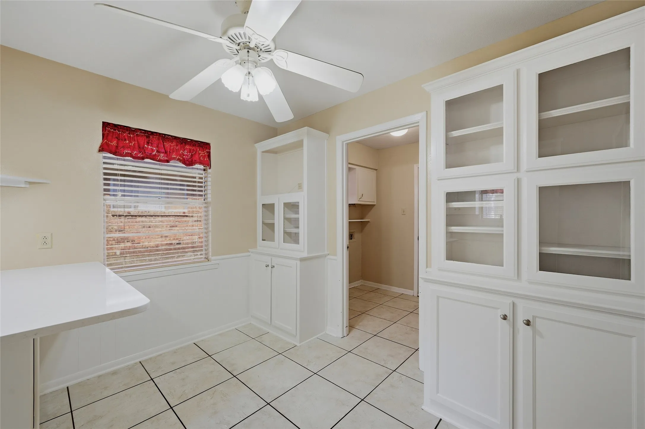 Single Family Residence For Sale in Grayson County , 1712 Oakhill Drive, Sherman, Texas 75092, 3 Bedroom, 2 Bathroom, 2 Garage spaces, 2,019 Sqft, built in 1968, mls#21313776, Real Estate Agent in Sherman, Homes For Sale in Grayson county, Homes For Sale in Sherman, Realtor in Sherman Texas, Real Estate Brokerage Independent Realty Texas, Luminita Cordes Realtor