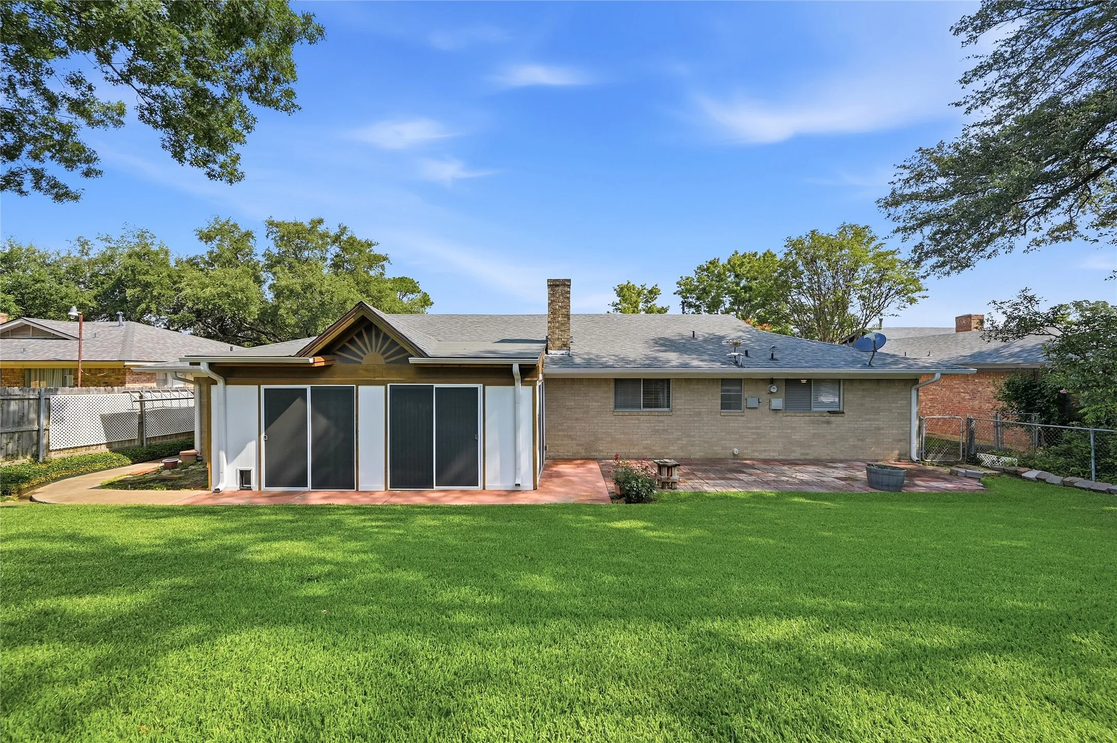 Single Family Residence For Sale in Grayson County , 1712 Oakhill Drive, Sherman, Texas 75092, 3 Bedroom, 2 Bathroom, 2 Garage spaces, 2,019 Sqft, built in 1968, mls#21313776, Real Estate Agent in Sherman, Homes For Sale in Grayson county, Homes For Sale in Sherman, Realtor in Sherman Texas, Real Estate Brokerage Independent Realty Texas, Luminita Cordes Realtor