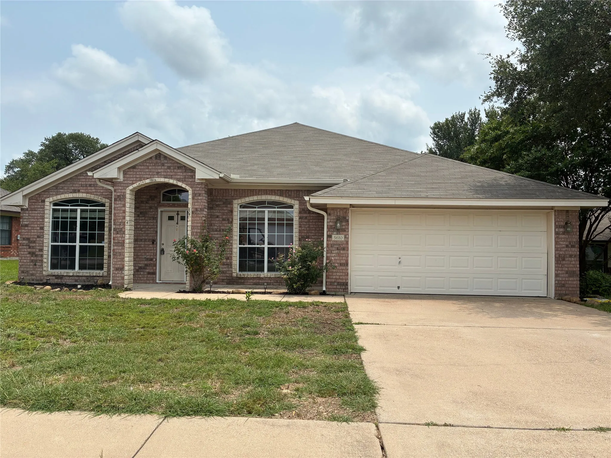 Single Family Residence For Sale in Bell County , 5610 Mosaic Trail, Killeen, Texas 76542, 3 Bedrooms, 2 Bathrooms, 2 Garage spaces, 2,350 Sqft, built in 2008, Price $317,000, mls#21313068, Real Estate Agent in Killeen, Homes For Sale in Bell county, Homes For Sale in Killeen, Realtor in Killeen Texas, Real Estate Brokerage Independent Realty Texas, Luminita Cordes Realtor