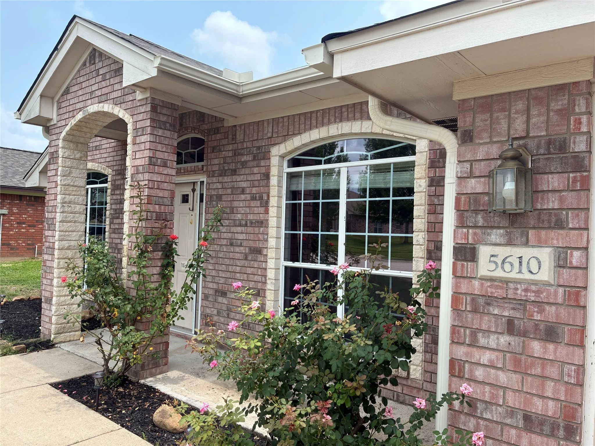 Single Family Residence For Sale in Bell County , 5610 Mosaic Trail, Killeen, Texas 76542, 3 Bedrooms, 2 Bathrooms, 2 Garage spaces, 2,350 Sqft, built in 2008, Price $317,000, mls#21313068, Real Estate Agent in Killeen, Homes For Sale in Bell county, Homes For Sale in Killeen, Realtor in Killeen Texas, Real Estate Brokerage Independent Realty Texas, Luminita Cordes Realtor