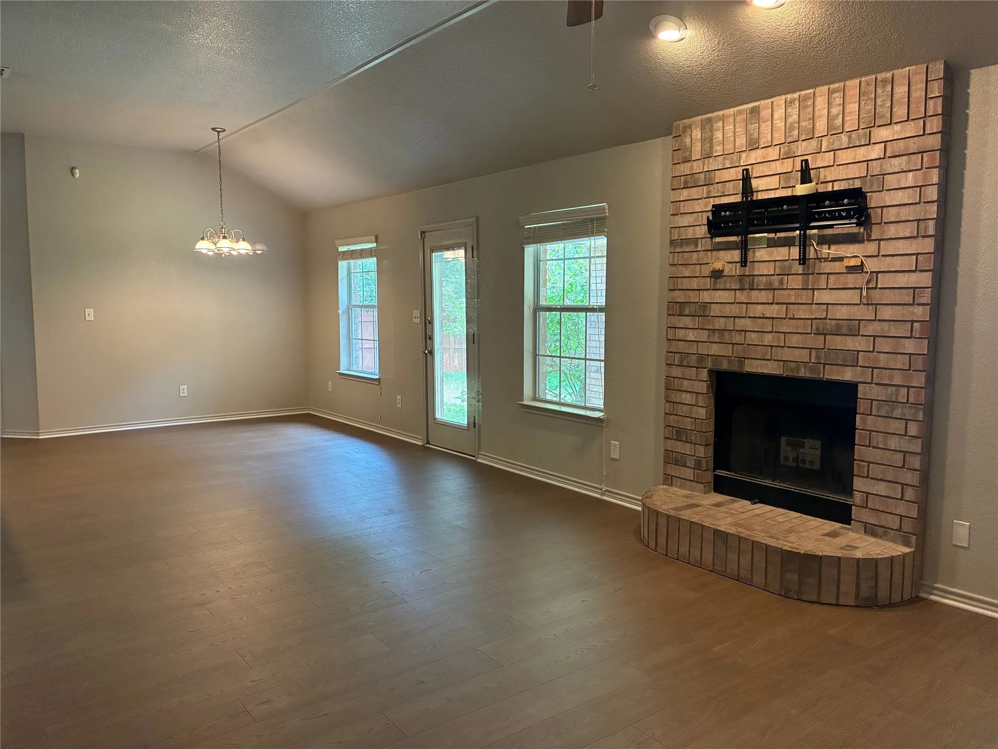 Single Family Residence For Sale in Bell County , 5610 Mosaic Trail, Killeen, Texas 76542, 3 Bedrooms, 2 Bathrooms, 2 Garage spaces, 2,350 Sqft, built in 2008, Price $317,000, mls#21313068, Real Estate Agent in Killeen, Homes For Sale in Bell county, Homes For Sale in Killeen, Realtor in Killeen Texas, Real Estate Brokerage Independent Realty Texas, Luminita Cordes Realtor