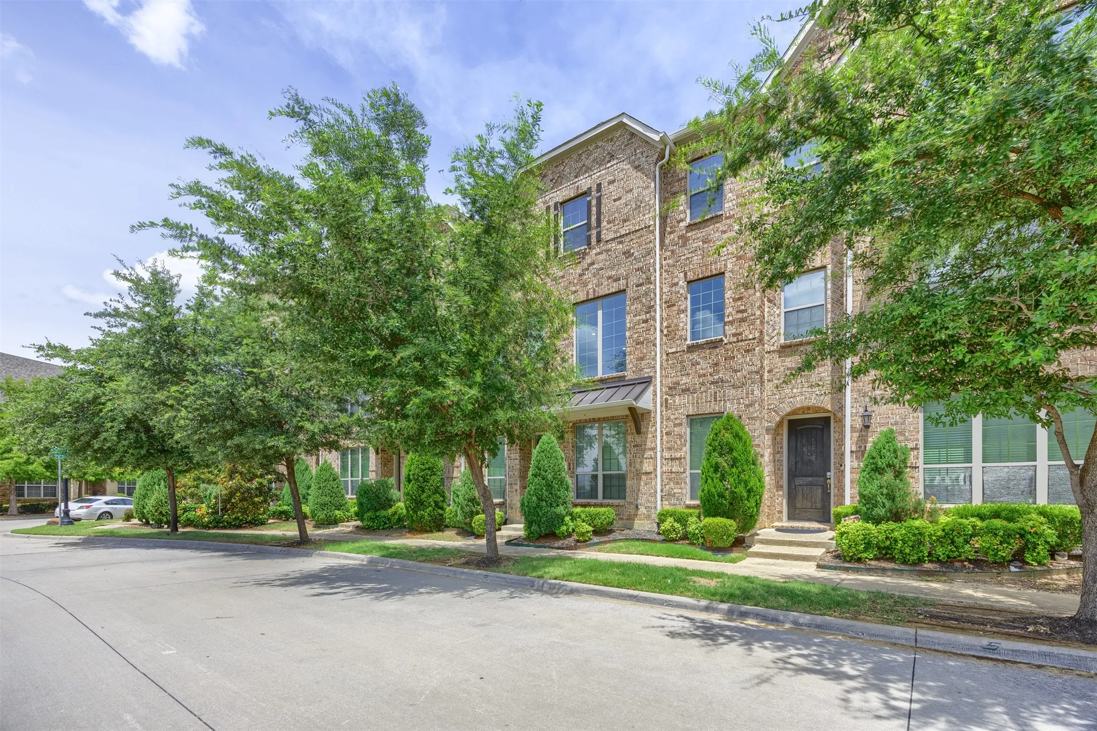 Condominium For Sale in Denton County , 295 Scotia Street, Lewisville, Texas 75056, 3 Bedroom, 3 Bathroom, 2 Garage spaces, 2,073 Sqft, built in 2017, mls#21313909, Real Estate Agent in Lewisville, Homes For Sale in Denton county, Homes For Sale in Lewisville, Realtor in Lewisville Texas, Real Estate Brokerage Independent Realty Texas, Luminita Cordes Realtor