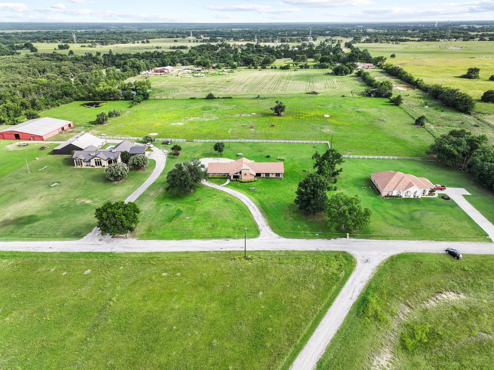 Single Family Residence For Sale in Fannin County , 1900 S Shore Drive, Bonham, Texas 75418, 3 Bedroom, 3 Bathroom, 3 Garage spaces, 2,915 Sqft, built in 1972, mls#21313088, Real Estate Agent in Bonham, Homes For Sale in Fannin county, Homes For Sale in Bonham, Realtor in Bonham Texas, Real Estate Brokerage Independent Realty Texas, Luminita Cordes Realtor