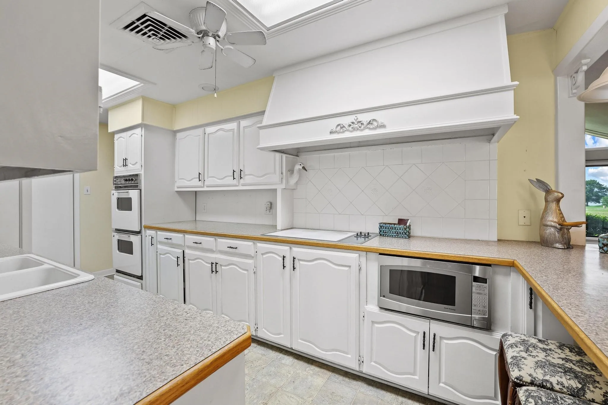Single Family Residence For Sale in Fannin County , 1900 S Shore Drive, Bonham, Texas 75418, 3 Bedroom, 3 Bathroom, 3 Garage spaces, 2,915 Sqft, built in 1972, mls#21313088, Real Estate Agent in Bonham, Homes For Sale in Fannin county, Homes For Sale in Bonham, Realtor in Bonham Texas, Real Estate Brokerage Independent Realty Texas, Luminita Cordes Realtor