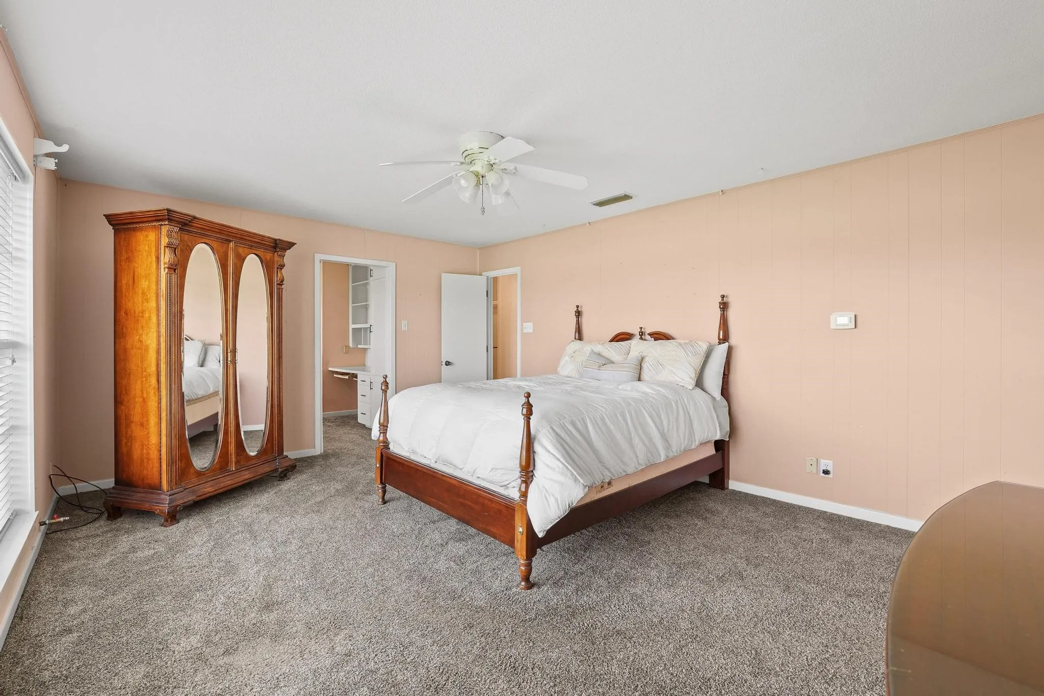 Single Family Residence For Sale in Fannin County , 1900 S Shore Drive, Bonham, Texas 75418, 3 Bedroom, 3 Bathroom, 3 Garage spaces, 2,915 Sqft, built in 1972, mls#21313088, Real Estate Agent in Bonham, Homes For Sale in Fannin county, Homes For Sale in Bonham, Realtor in Bonham Texas, Real Estate Brokerage Independent Realty Texas, Luminita Cordes Realtor