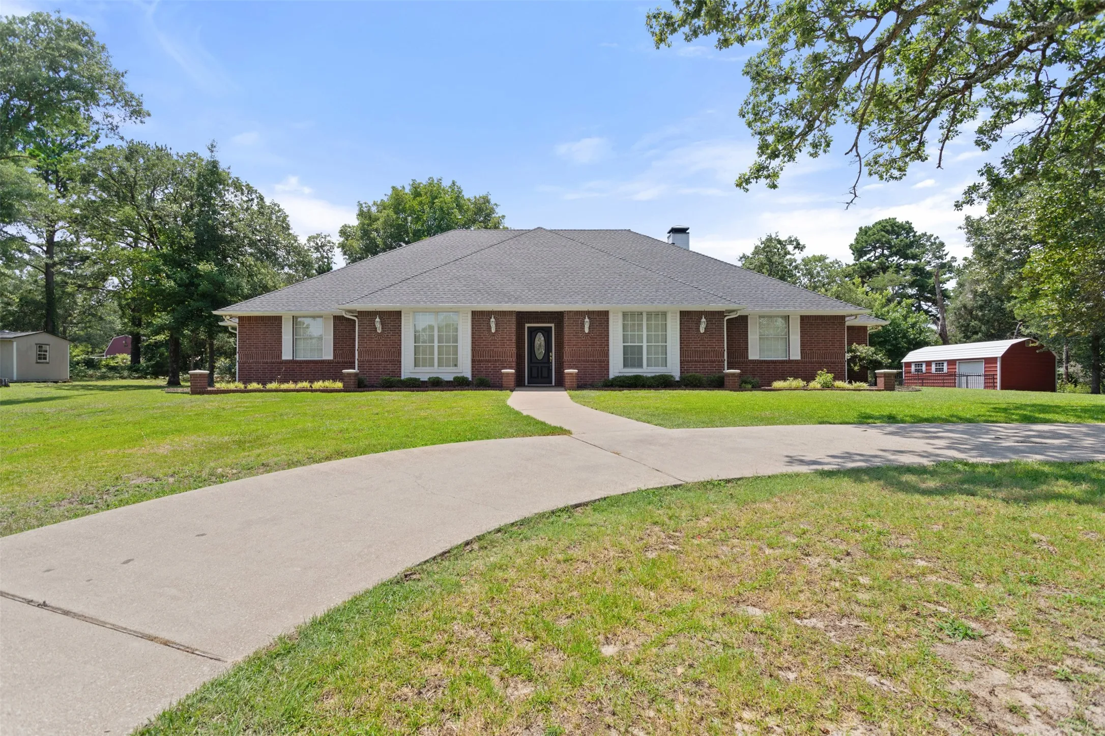 Single Family Residence For Sale in Smith County , 17681 Huckleberry Circle, Lindale, Texas 75771, 4 Bedroom, 3 Bathroom, 2 Garage spaces, 2,924 Sqft, built in 1999, mls#21313921, Real Estate Agent in Lindale, Homes For Sale in Smith county, Homes For Sale in Lindale, Realtor in Lindale Texas, Real Estate Brokerage Independent Realty Texas, Luminita Cordes Realtor