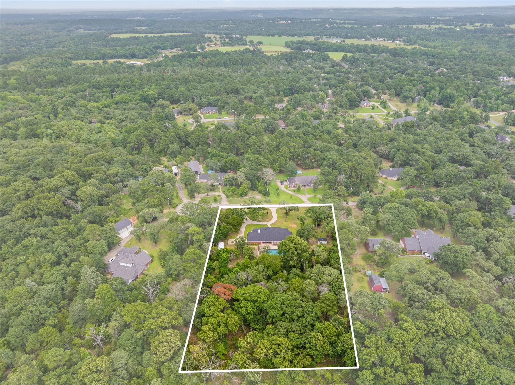 Single Family Residence For Sale in Smith County , 17681 Huckleberry Circle, Lindale, Texas 75771, 4 Bedroom, 3 Bathroom, 2 Garage spaces, 2,924 Sqft, built in 1999, mls#21313921, Real Estate Agent in Lindale, Homes For Sale in Smith county, Homes For Sale in Lindale, Realtor in Lindale Texas, Real Estate Brokerage Independent Realty Texas, Luminita Cordes Realtor