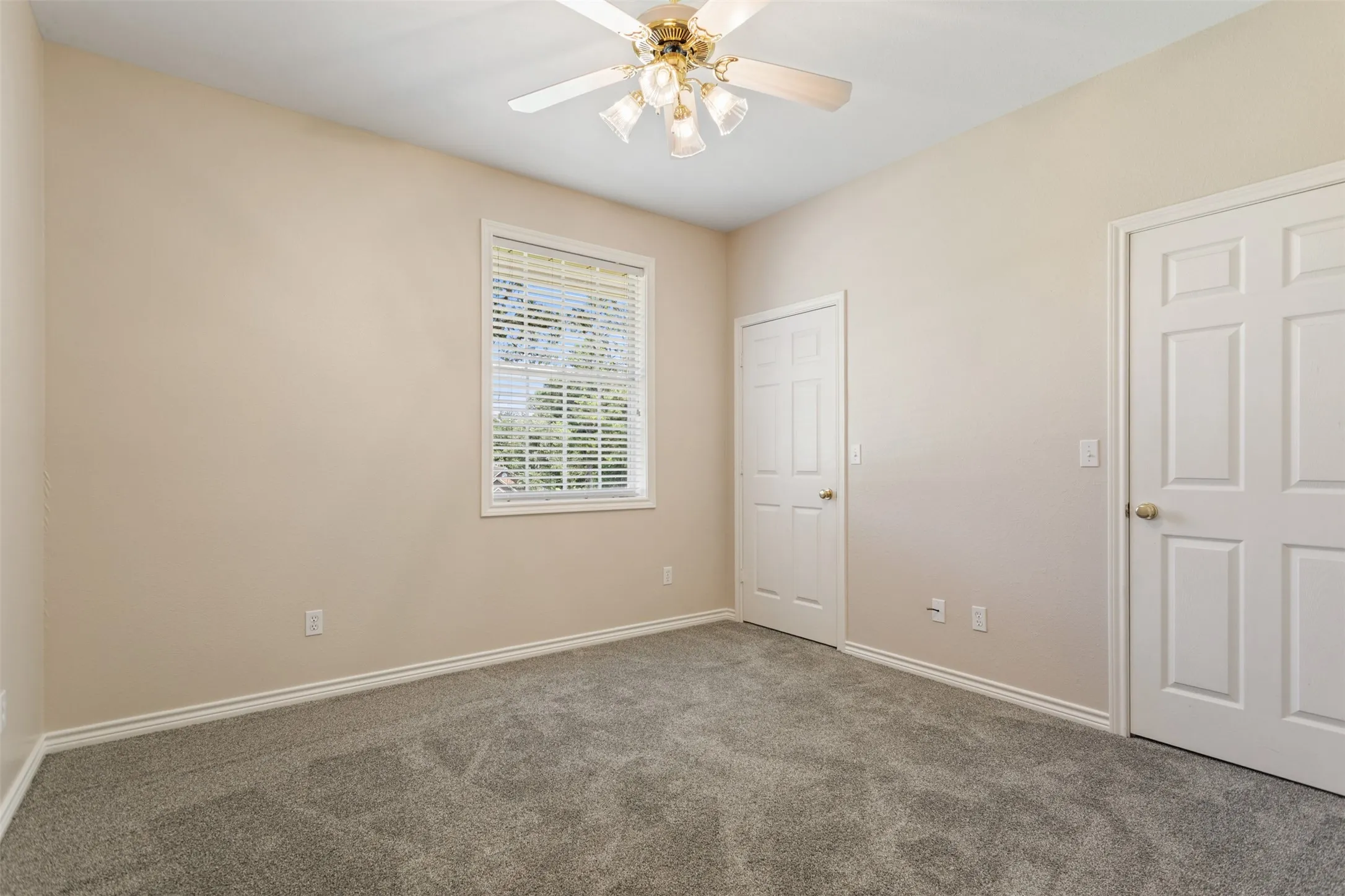 Single Family Residence For Sale in Smith County , 17681 Huckleberry Circle, Lindale, Texas 75771, 4 Bedroom, 3 Bathroom, 2 Garage spaces, 2,924 Sqft, built in 1999, mls#21313921, Real Estate Agent in Lindale, Homes For Sale in Smith county, Homes For Sale in Lindale, Realtor in Lindale Texas, Real Estate Brokerage Independent Realty Texas, Luminita Cordes Realtor