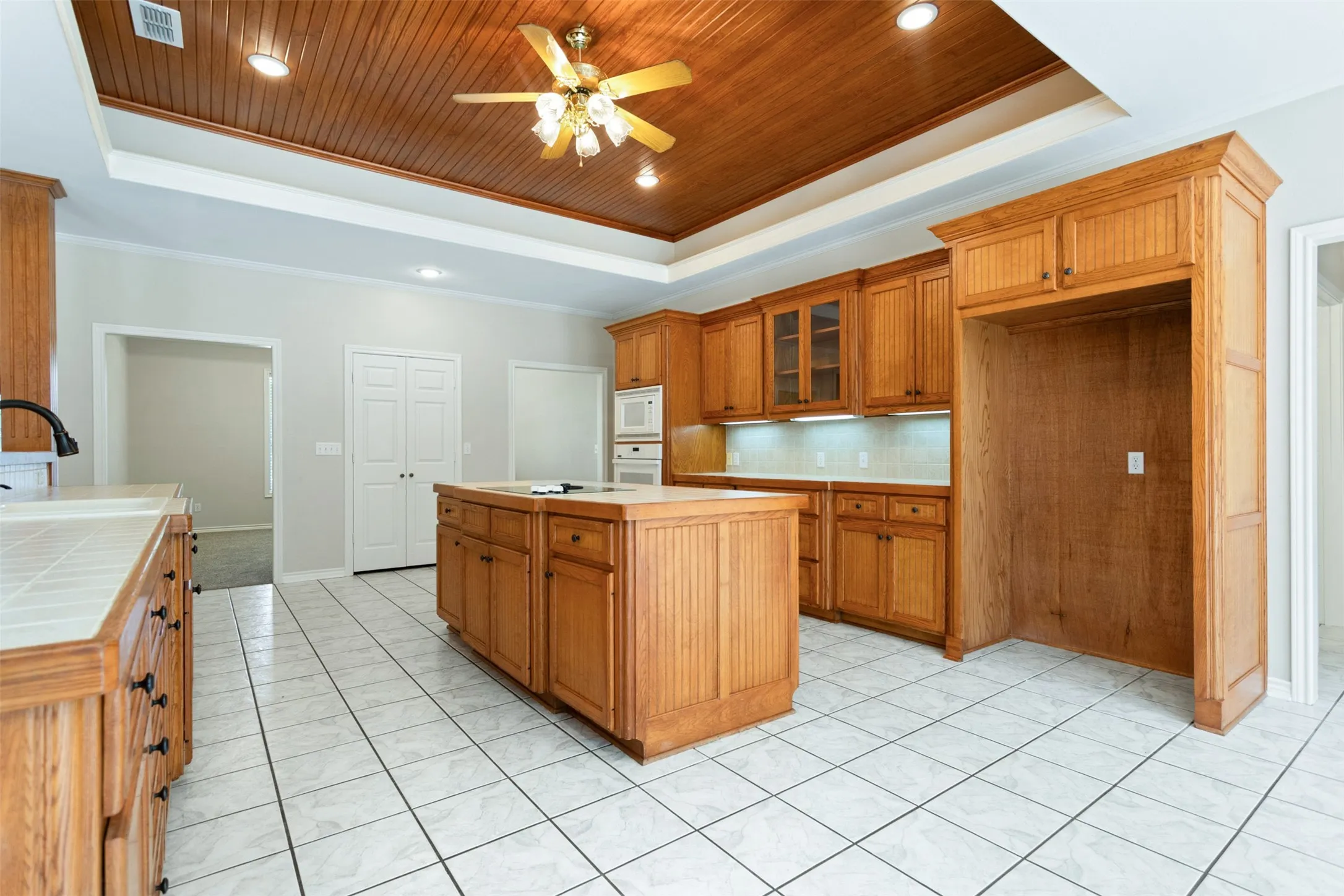 Single Family Residence For Sale in Smith County , 17681 Huckleberry Circle, Lindale, Texas 75771, 4 Bedroom, 3 Bathroom, 2 Garage spaces, 2,924 Sqft, built in 1999, mls#21313921, Real Estate Agent in Lindale, Homes For Sale in Smith county, Homes For Sale in Lindale, Realtor in Lindale Texas, Real Estate Brokerage Independent Realty Texas, Luminita Cordes Realtor