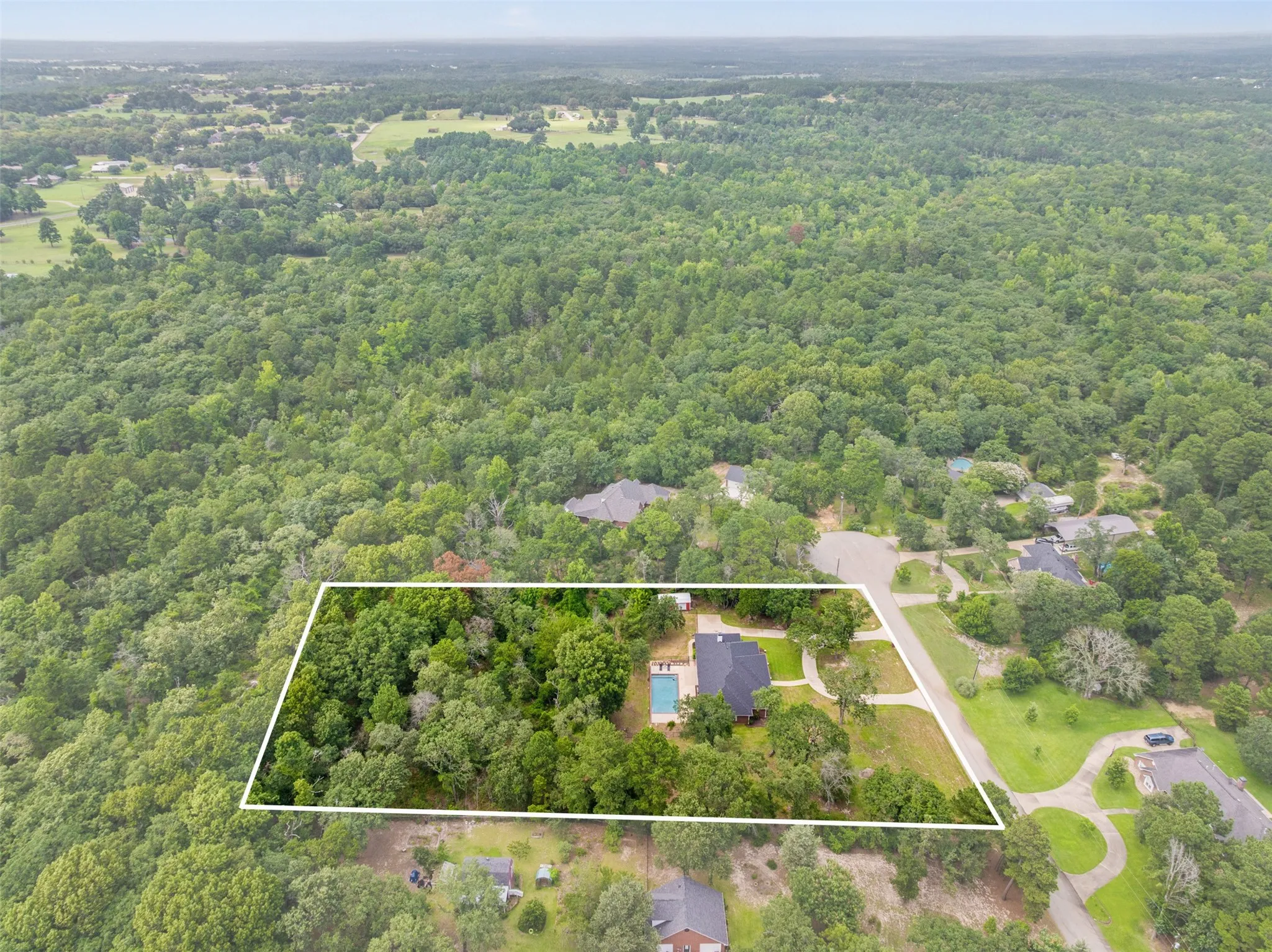 Single Family Residence For Sale in Smith County , 17681 Huckleberry Circle, Lindale, Texas 75771, 4 Bedroom, 3 Bathroom, 2 Garage spaces, 2,924 Sqft, built in 1999, mls#21313921, Real Estate Agent in Lindale, Homes For Sale in Smith county, Homes For Sale in Lindale, Realtor in Lindale Texas, Real Estate Brokerage Independent Realty Texas, Luminita Cordes Realtor