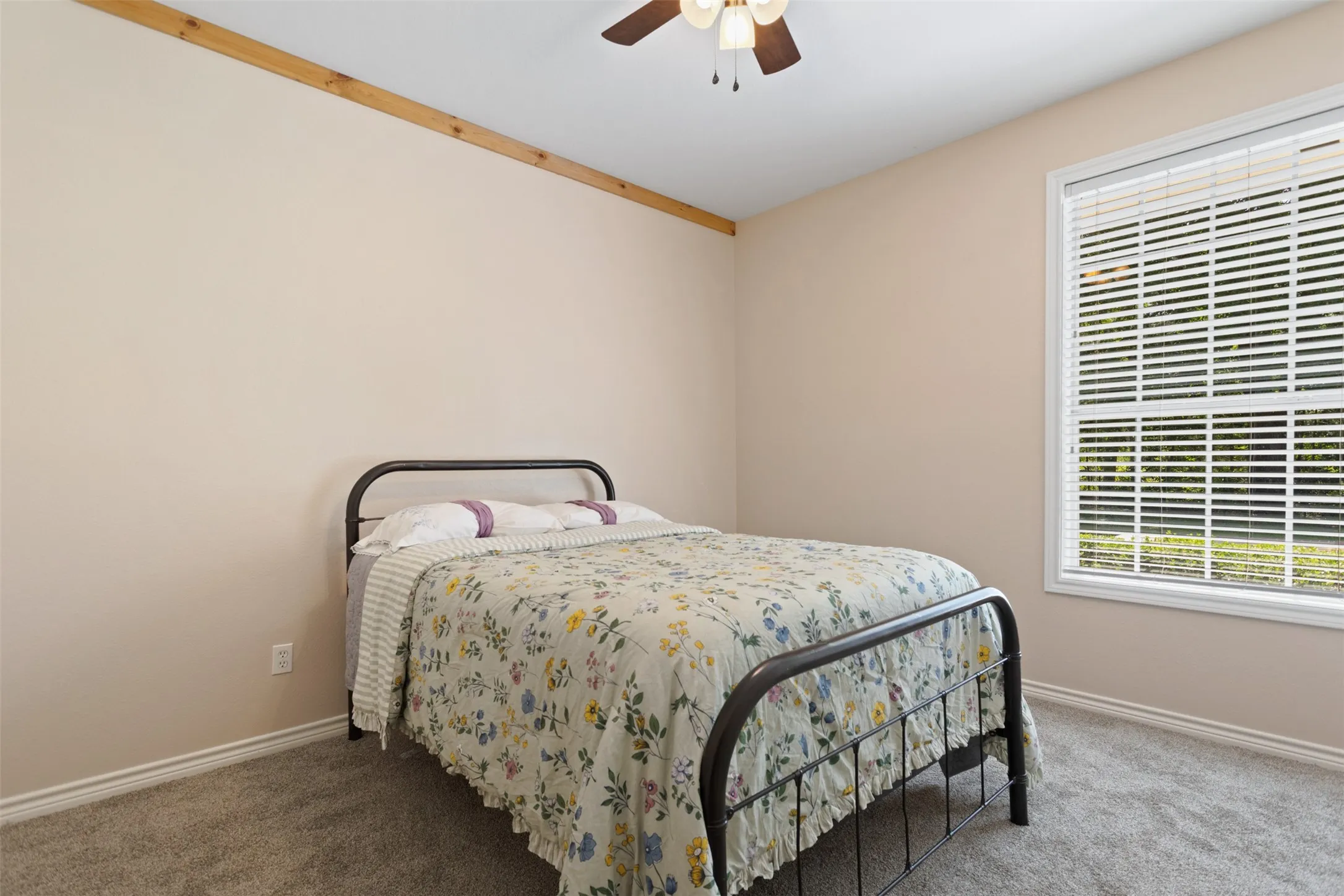 Single Family Residence For Sale in Smith County , 17681 Huckleberry Circle, Lindale, Texas 75771, 4 Bedroom, 3 Bathroom, 2 Garage spaces, 2,924 Sqft, built in 1999, mls#21313921, Real Estate Agent in Lindale, Homes For Sale in Smith county, Homes For Sale in Lindale, Realtor in Lindale Texas, Real Estate Brokerage Independent Realty Texas, Luminita Cordes Realtor