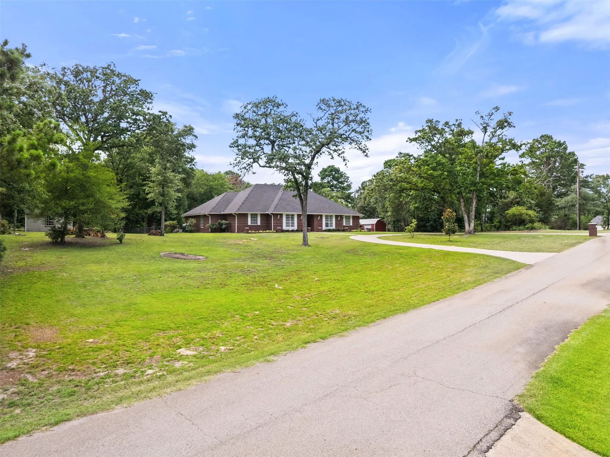 Single Family Residence For Sale in Smith County , 17681 Huckleberry Circle, Lindale, Texas 75771, 4 Bedroom, 3 Bathroom, 2 Garage spaces, 2,924 Sqft, built in 1999, mls#21313921, Real Estate Agent in Lindale, Homes For Sale in Smith county, Homes For Sale in Lindale, Realtor in Lindale Texas, Real Estate Brokerage Independent Realty Texas, Luminita Cordes Realtor