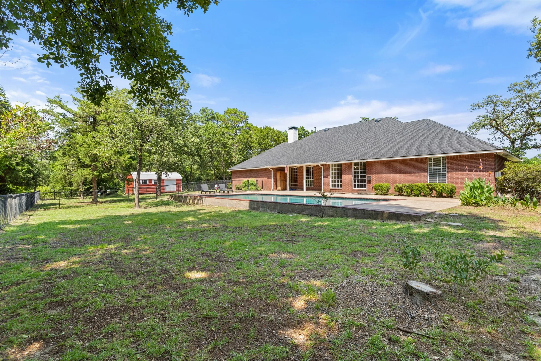Single Family Residence For Sale in Smith County , 17681 Huckleberry Circle, Lindale, Texas 75771, 4 Bedroom, 3 Bathroom, 2 Garage spaces, 2,924 Sqft, built in 1999, mls#21313921, Real Estate Agent in Lindale, Homes For Sale in Smith county, Homes For Sale in Lindale, Realtor in Lindale Texas, Real Estate Brokerage Independent Realty Texas, Luminita Cordes Realtor