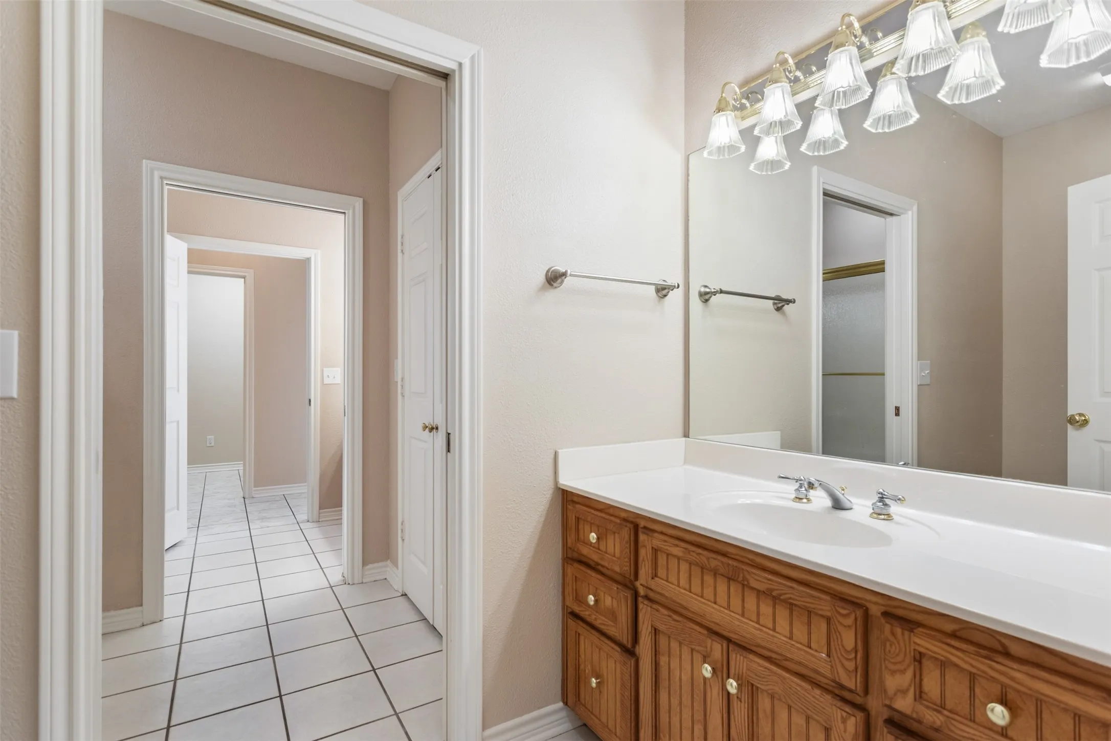 Single Family Residence For Sale in Smith County , 17681 Huckleberry Circle, Lindale, Texas 75771, 4 Bedroom, 3 Bathroom, 2 Garage spaces, 2,924 Sqft, built in 1999, mls#21313921, Real Estate Agent in Lindale, Homes For Sale in Smith county, Homes For Sale in Lindale, Realtor in Lindale Texas, Real Estate Brokerage Independent Realty Texas, Luminita Cordes Realtor