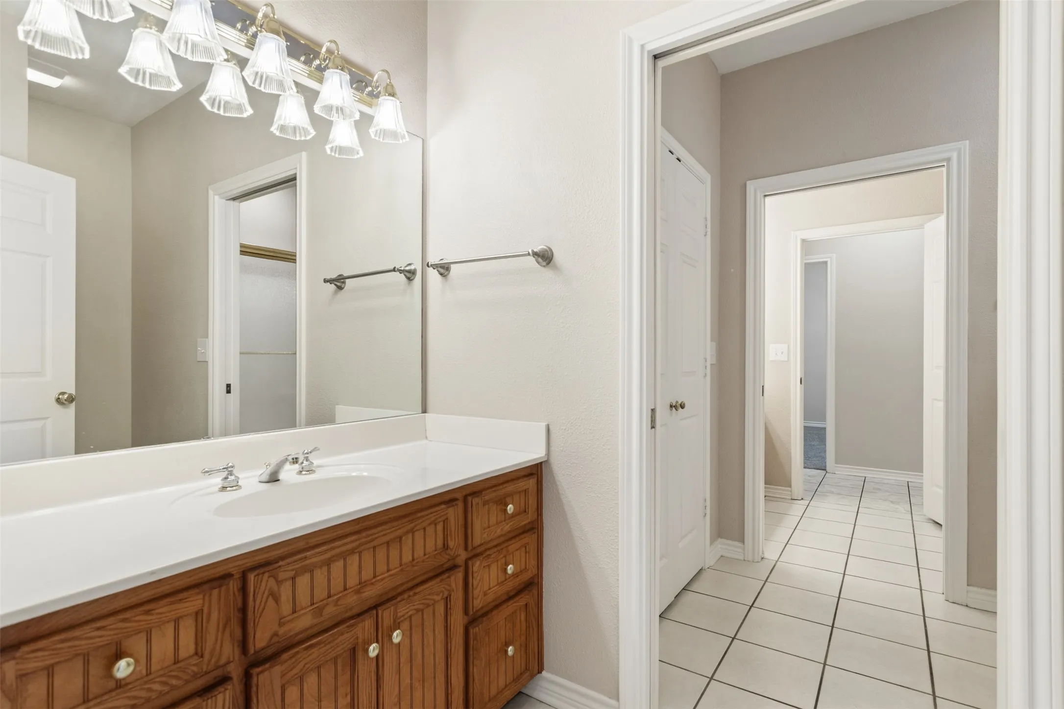 Single Family Residence For Sale in Smith County , 17681 Huckleberry Circle, Lindale, Texas 75771, 4 Bedroom, 3 Bathroom, 2 Garage spaces, 2,924 Sqft, built in 1999, mls#21313921, Real Estate Agent in Lindale, Homes For Sale in Smith county, Homes For Sale in Lindale, Realtor in Lindale Texas, Real Estate Brokerage Independent Realty Texas, Luminita Cordes Realtor