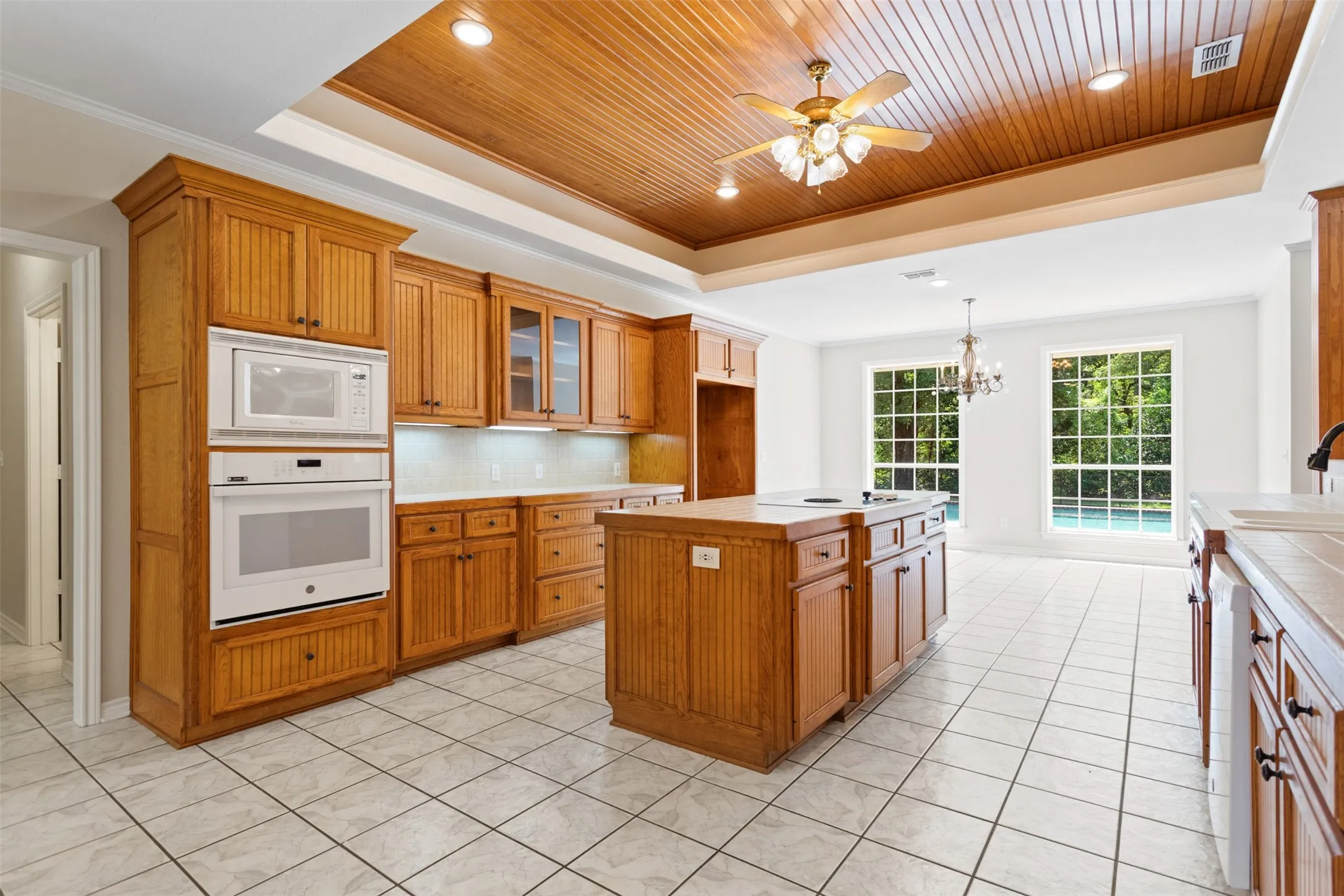 Single Family Residence For Sale in Smith County , 17681 Huckleberry Circle, Lindale, Texas 75771, 4 Bedroom, 3 Bathroom, 2 Garage spaces, 2,924 Sqft, built in 1999, mls#21313921, Real Estate Agent in Lindale, Homes For Sale in Smith county, Homes For Sale in Lindale, Realtor in Lindale Texas, Real Estate Brokerage Independent Realty Texas, Luminita Cordes Realtor