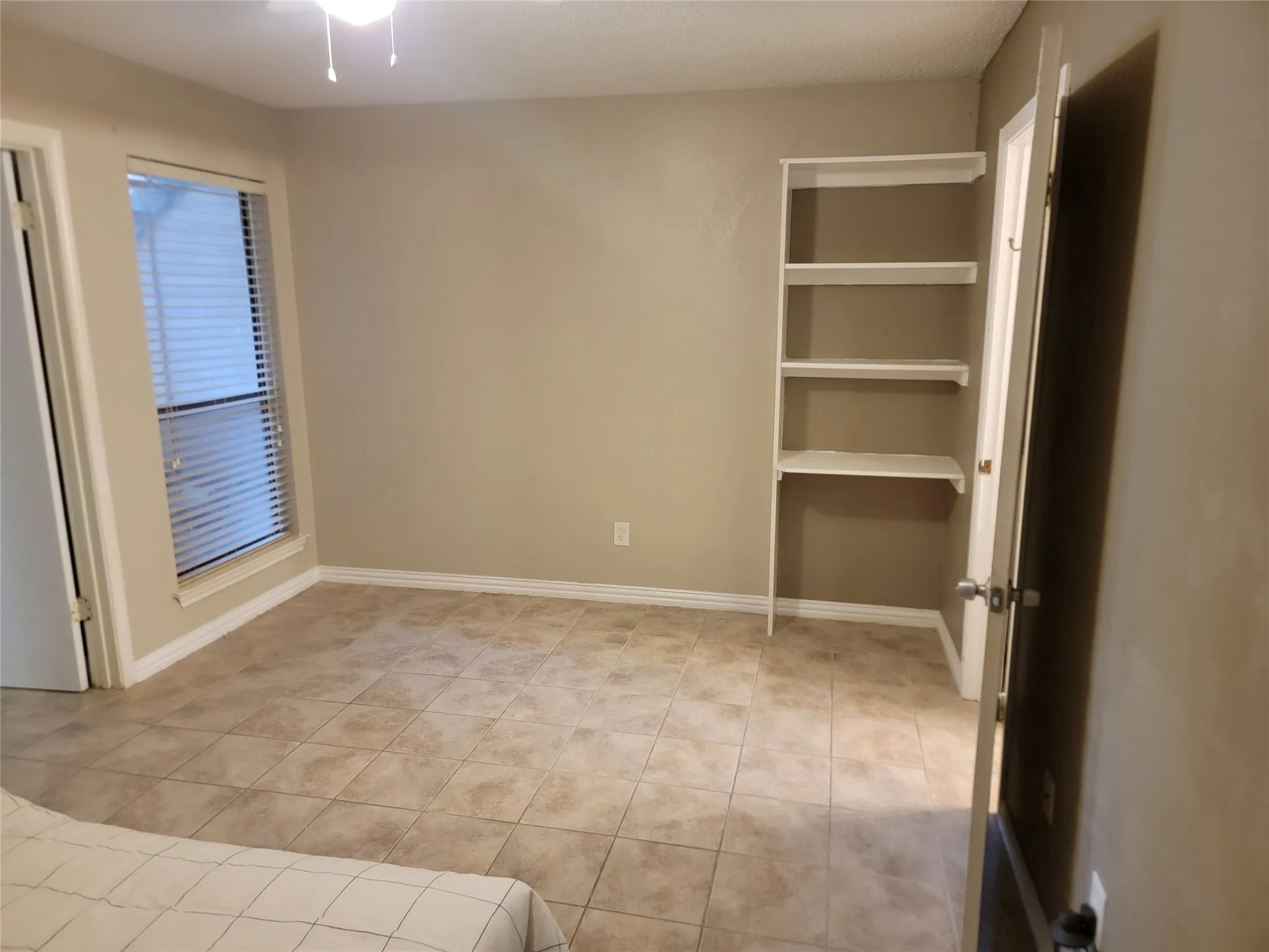 Condominium For Sale in Dallas County , 9803 Walnut Street 102, Dallas, Texas 75243, 1 Bedroom, 1 Bathroom, Garage spaces, 662 Sqft, built in 1981, mls#21305871, Real Estate Agent in Dallas, Homes For Sale in Dallas county, Homes For Sale in Dallas, Realtor in Dallas Texas, Real Estate Brokerage Independent Realty Texas, Luminita Cordes Realtor