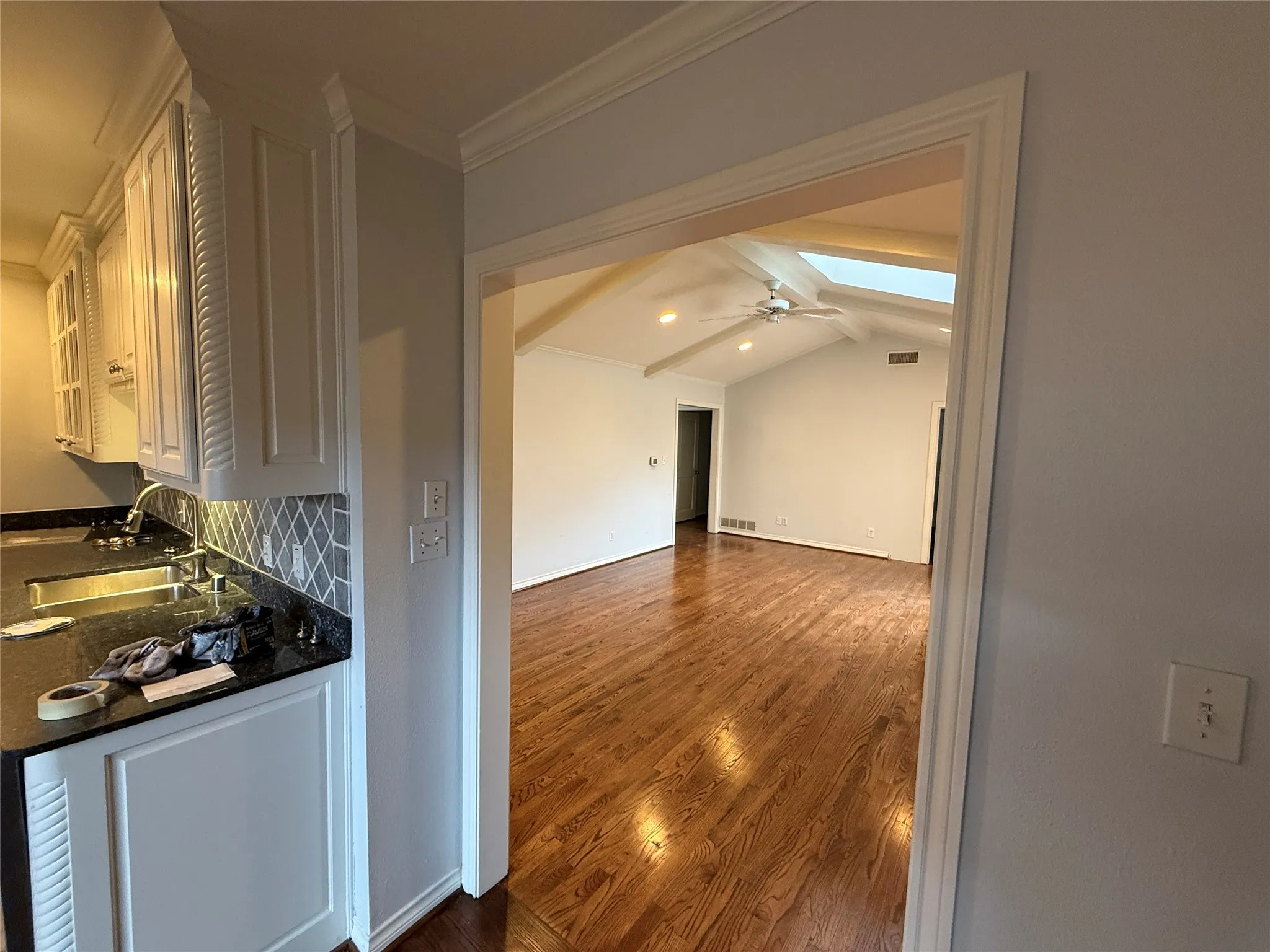 Single Family Residence For Rent in Dallas County , 4916 Sugar Mill Road, Dallas, Texas 75244, 5 Bedroom, 5 Bathroom, 2 Garage spaces, 3,044 Sqft, built in 1967, mls#21313932, Real Estate Agent in Dallas, Homes For Rent in Dallas county, Homes For Rent in Dallas, Realtor in Dallas Texas, Real Estate Brokerage Independent Realty Texas, Luminita Cordes Realtor