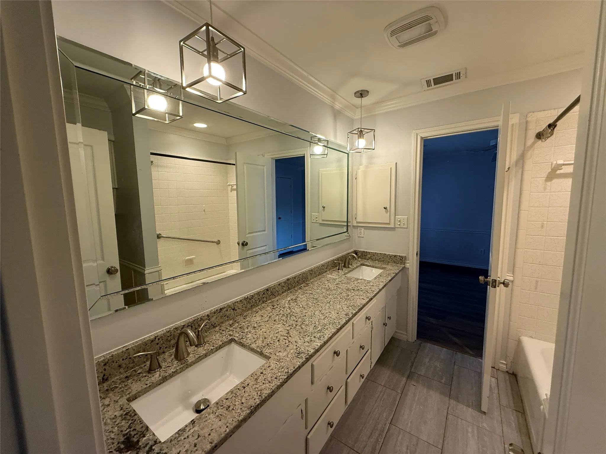 Single Family Residence For Rent in Dallas County , 4916 Sugar Mill Road, Dallas, Texas 75244, 5 Bedroom, 5 Bathroom, 2 Garage spaces, 3,044 Sqft, built in 1967, mls#21313932, Real Estate Agent in Dallas, Homes For Rent in Dallas county, Homes For Rent in Dallas, Realtor in Dallas Texas, Real Estate Brokerage Independent Realty Texas, Luminita Cordes Realtor