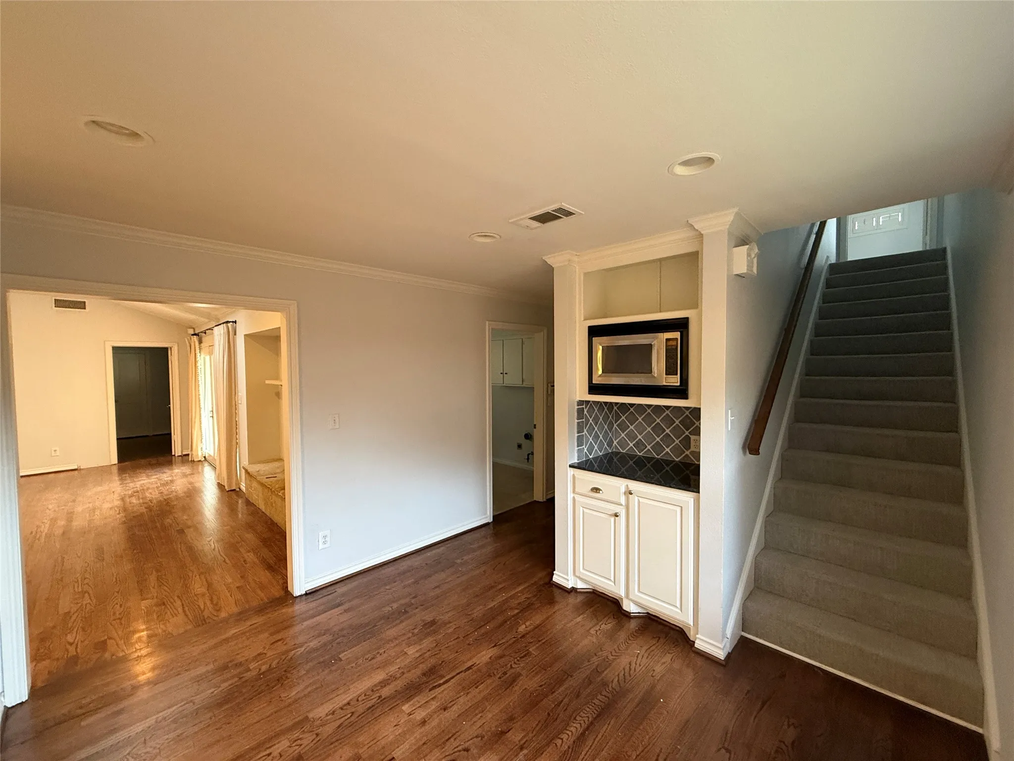 Single Family Residence For Rent in Dallas County , 4916 Sugar Mill Road, Dallas, Texas 75244, 5 Bedroom, 5 Bathroom, 2 Garage spaces, 3,044 Sqft, built in 1967, mls#21313932, Real Estate Agent in Dallas, Homes For Rent in Dallas county, Homes For Rent in Dallas, Realtor in Dallas Texas, Real Estate Brokerage Independent Realty Texas, Luminita Cordes Realtor