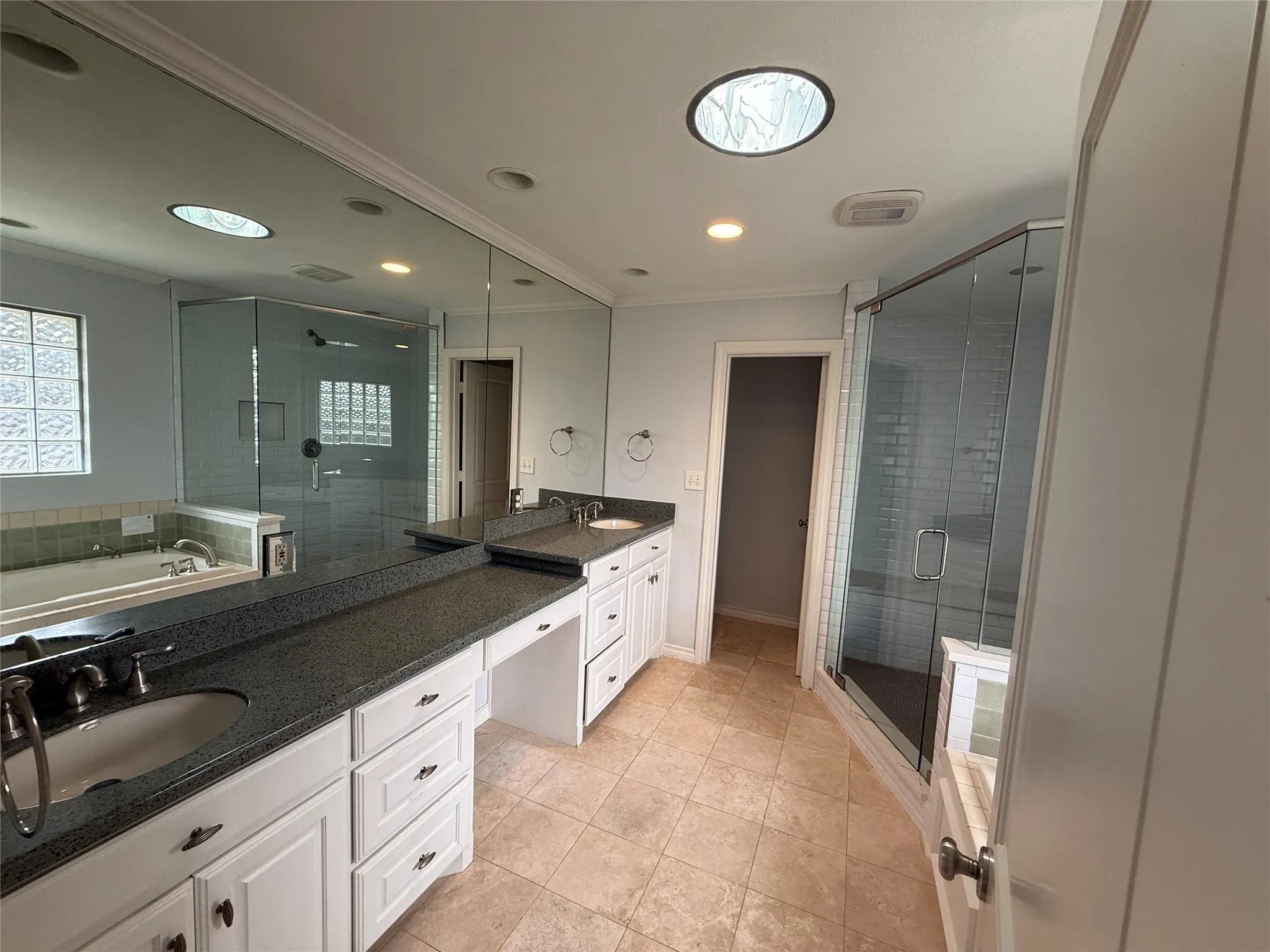 Single Family Residence For Rent in Dallas County , 4916 Sugar Mill Road, Dallas, Texas 75244, 5 Bedroom, 5 Bathroom, 2 Garage spaces, 3,044 Sqft, built in 1967, mls#21313932, Real Estate Agent in Dallas, Homes For Rent in Dallas county, Homes For Rent in Dallas, Realtor in Dallas Texas, Real Estate Brokerage Independent Realty Texas, Luminita Cordes Realtor