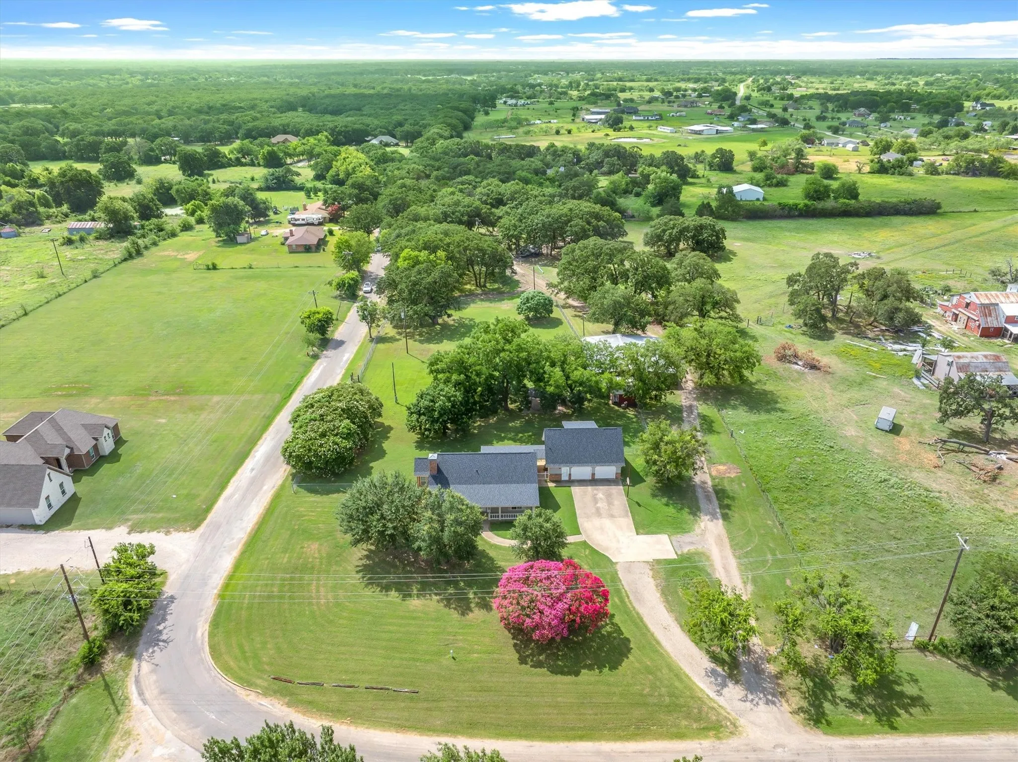 Single Family Residence For Sale in Kaufman County , 7871 Shady Lane, Scurry, Texas 75158, 4 Bedroom, 3 Bathroom, 2 Garage spaces, 2,487 Sqft, built in 1999, mls#21311556, Real Estate Agent in Scurry, Homes For Sale in Kaufman county, Homes For Sale in Scurry, Realtor in Scurry Texas, Real Estate Brokerage Independent Realty Texas, Luminita Cordes Realtor