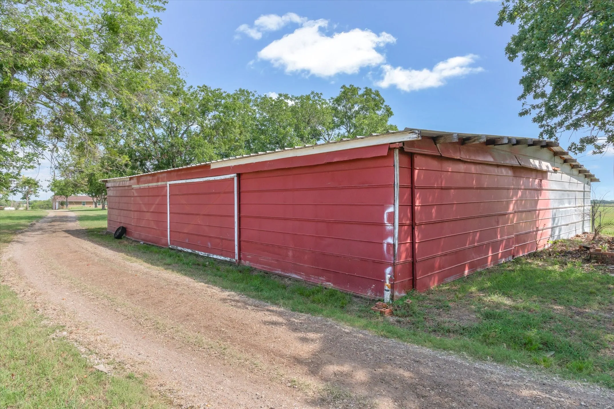 Single Family Residence For Sale in Kaufman County , 7871 Shady Lane, Scurry, Texas 75158, 4 Bedroom, 3 Bathroom, 2 Garage spaces, 2,487 Sqft, built in 1999, mls#21311556, Real Estate Agent in Scurry, Homes For Sale in Kaufman county, Homes For Sale in Scurry, Realtor in Scurry Texas, Real Estate Brokerage Independent Realty Texas, Luminita Cordes Realtor