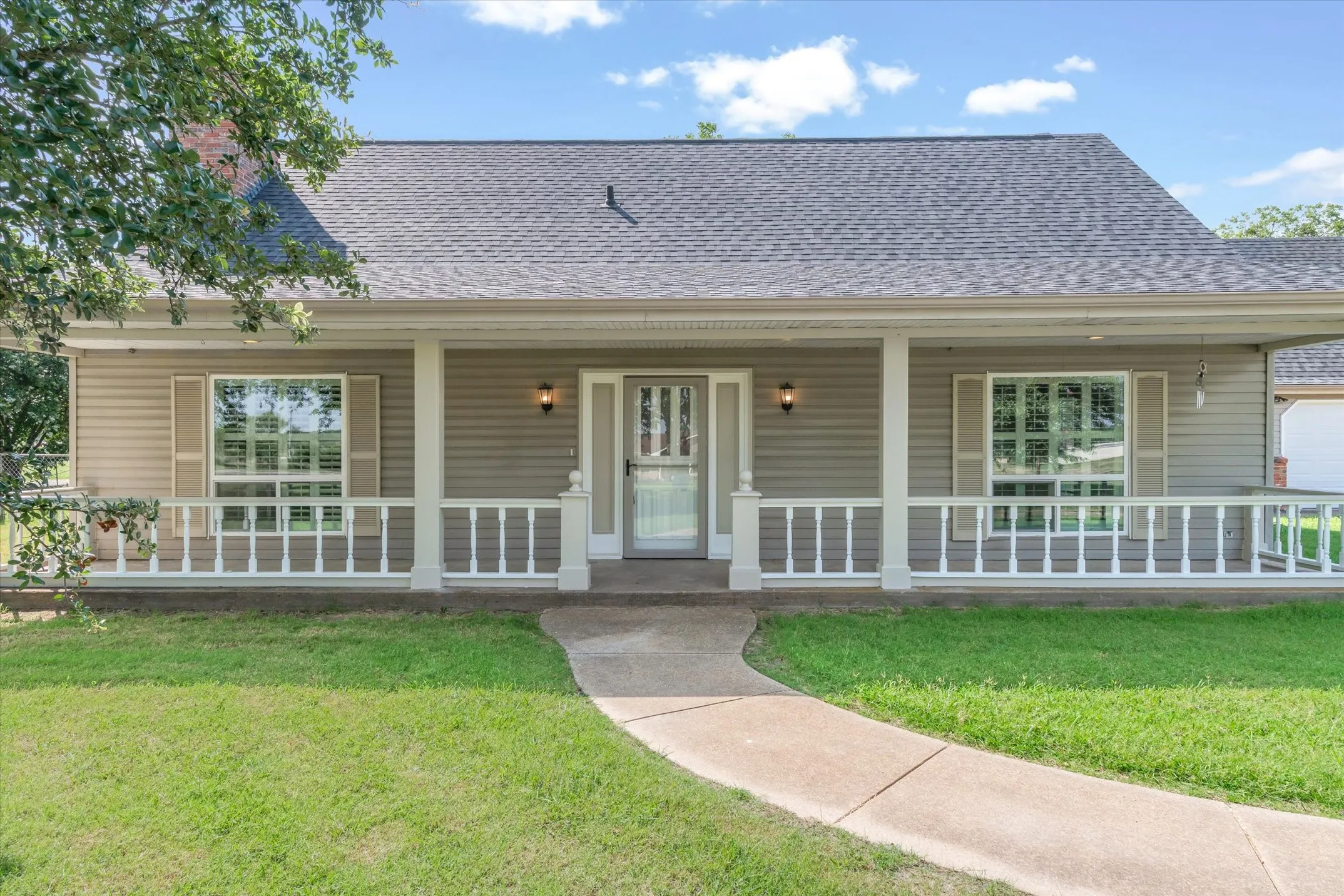 Single Family Residence For Sale in Kaufman County , 7871 Shady Lane, Scurry, Texas 75158, 4 Bedroom, 3 Bathroom, 2 Garage spaces, 2,487 Sqft, built in 1999, mls#21311556, Real Estate Agent in Scurry, Homes For Sale in Kaufman county, Homes For Sale in Scurry, Realtor in Scurry Texas, Real Estate Brokerage Independent Realty Texas, Luminita Cordes Realtor