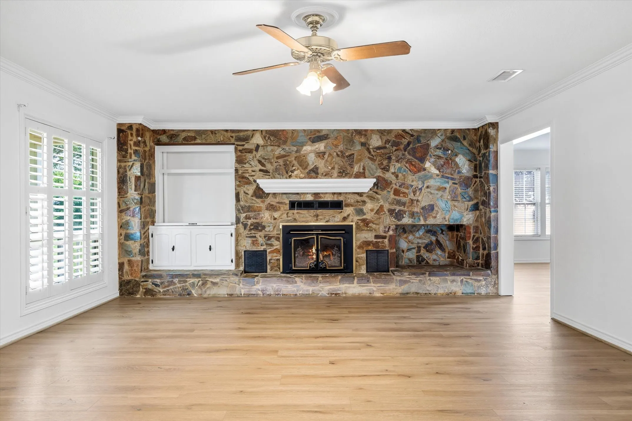 Single Family Residence For Sale in Kaufman County , 7871 Shady Lane, Scurry, Texas 75158, 4 Bedroom, 3 Bathroom, 2 Garage spaces, 2,487 Sqft, built in 1999, mls#21311556, Real Estate Agent in Scurry, Homes For Sale in Kaufman county, Homes For Sale in Scurry, Realtor in Scurry Texas, Real Estate Brokerage Independent Realty Texas, Luminita Cordes Realtor