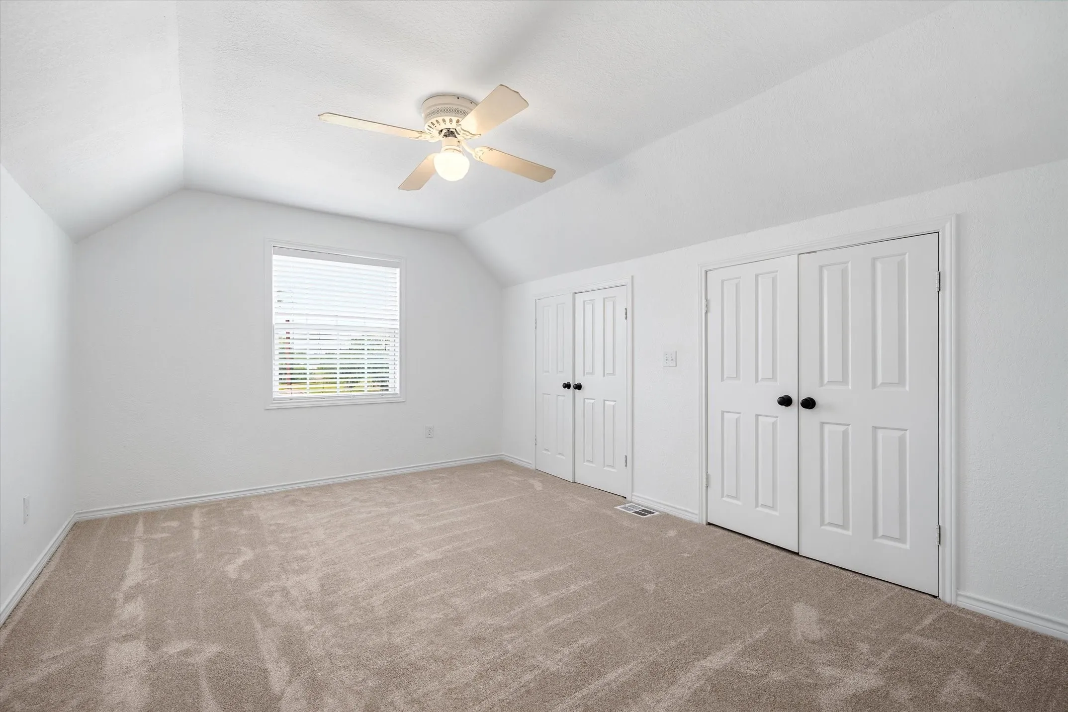 Single Family Residence For Sale in Kaufman County , 7871 Shady Lane, Scurry, Texas 75158, 4 Bedroom, 3 Bathroom, 2 Garage spaces, 2,487 Sqft, built in 1999, mls#21311556, Real Estate Agent in Scurry, Homes For Sale in Kaufman county, Homes For Sale in Scurry, Realtor in Scurry Texas, Real Estate Brokerage Independent Realty Texas, Luminita Cordes Realtor