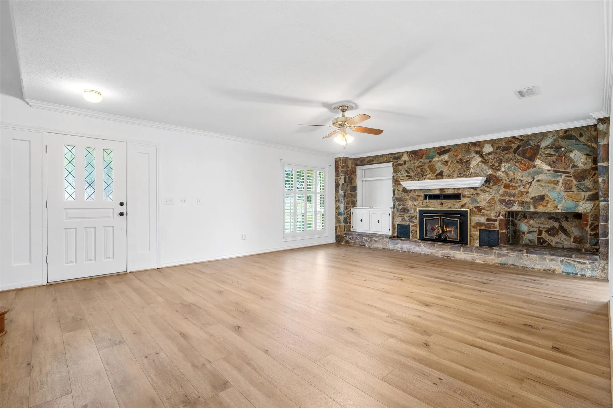 Single Family Residence For Sale in Kaufman County , 7871 Shady Lane, Scurry, Texas 75158, 4 Bedroom, 3 Bathroom, 2 Garage spaces, 2,487 Sqft, built in 1999, mls#21311556, Real Estate Agent in Scurry, Homes For Sale in Kaufman county, Homes For Sale in Scurry, Realtor in Scurry Texas, Real Estate Brokerage Independent Realty Texas, Luminita Cordes Realtor