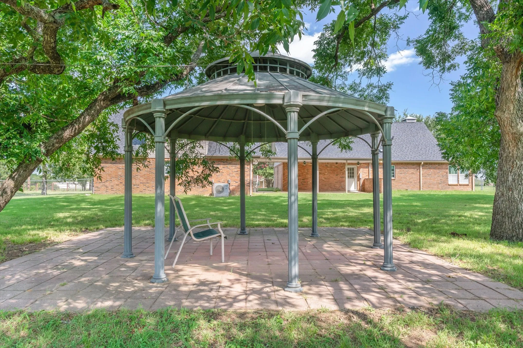 Single Family Residence For Sale in Kaufman County , 7871 Shady Lane, Scurry, Texas 75158, 4 Bedroom, 3 Bathroom, 2 Garage spaces, 2,487 Sqft, built in 1999, mls#21311556, Real Estate Agent in Scurry, Homes For Sale in Kaufman county, Homes For Sale in Scurry, Realtor in Scurry Texas, Real Estate Brokerage Independent Realty Texas, Luminita Cordes Realtor