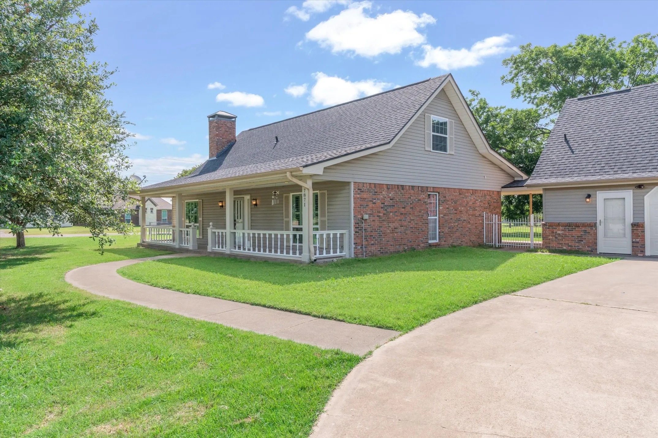 Single Family Residence For Sale in Kaufman County , 7871 Shady Lane, Scurry, Texas 75158, 4 Bedroom, 3 Bathroom, 2 Garage spaces, 2,487 Sqft, built in 1999, mls#21311556, Real Estate Agent in Scurry, Homes For Sale in Kaufman county, Homes For Sale in Scurry, Realtor in Scurry Texas, Real Estate Brokerage Independent Realty Texas, Luminita Cordes Realtor