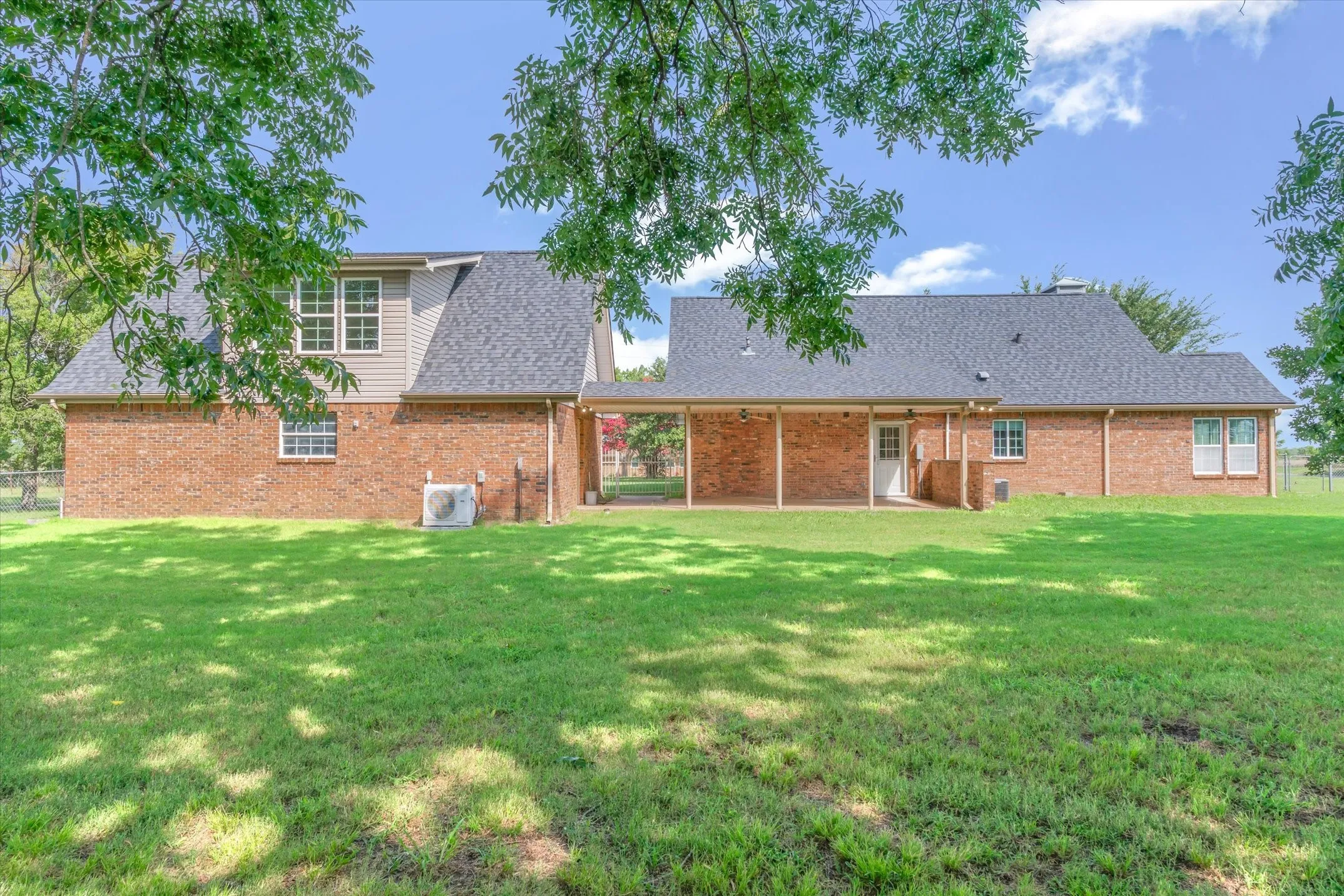 Single Family Residence For Sale in Kaufman County , 7871 Shady Lane, Scurry, Texas 75158, 4 Bedroom, 3 Bathroom, 2 Garage spaces, 2,487 Sqft, built in 1999, mls#21311556, Real Estate Agent in Scurry, Homes For Sale in Kaufman county, Homes For Sale in Scurry, Realtor in Scurry Texas, Real Estate Brokerage Independent Realty Texas, Luminita Cordes Realtor