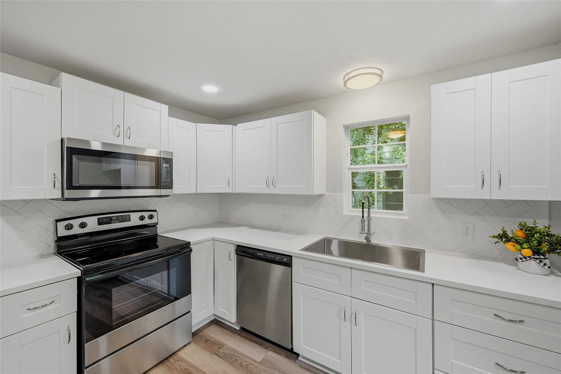 Single Family Residence For Sale in Grayson County , 1525 W Woodard Street, Denison, Texas 75020, 2 Bedroom, 1 Bathroom, Garage spaces, 1,044 Sqft, built in 1948, mls#21313751, Real Estate Agent in Denison, Homes For Sale in Grayson county, Homes For Sale in Denison, Realtor in Denison Texas, Real Estate Brokerage Independent Realty Texas, Luminita Cordes Realtor