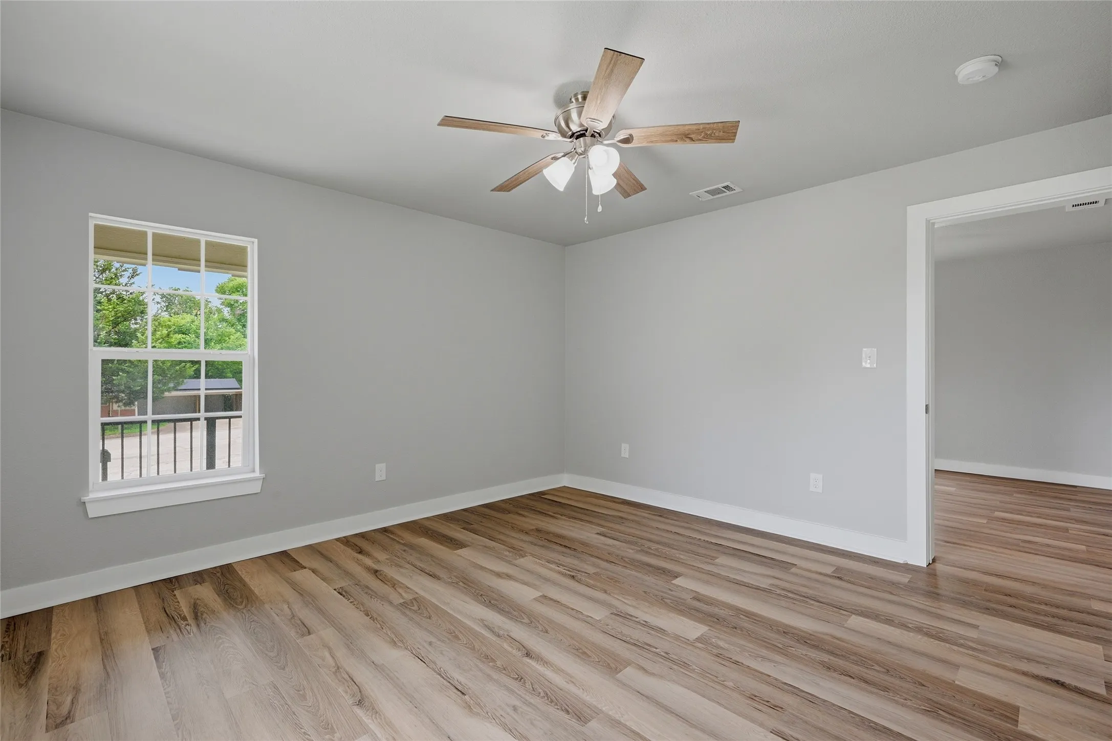 Single Family Residence For Sale in Grayson County , 1525 W Woodard Street, Denison, Texas 75020, 2 Bedroom, 1 Bathroom, Garage spaces, 1,044 Sqft, built in 1948, mls#21313751, Real Estate Agent in Denison, Homes For Sale in Grayson county, Homes For Sale in Denison, Realtor in Denison Texas, Real Estate Brokerage Independent Realty Texas, Luminita Cordes Realtor