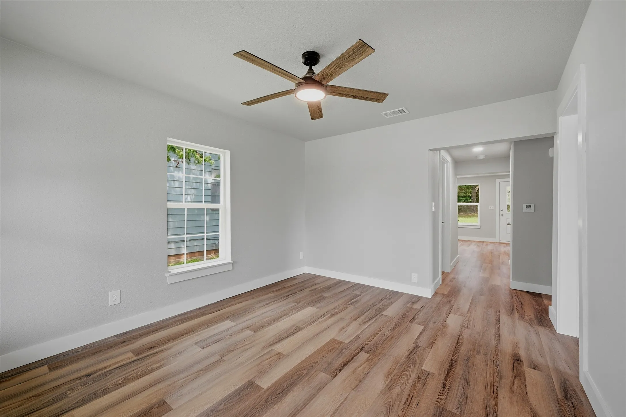 Single Family Residence For Sale in Grayson County , 1525 W Woodard Street, Denison, Texas 75020, 2 Bedroom, 1 Bathroom, Garage spaces, 1,044 Sqft, built in 1948, mls#21313751, Real Estate Agent in Denison, Homes For Sale in Grayson county, Homes For Sale in Denison, Realtor in Denison Texas, Real Estate Brokerage Independent Realty Texas, Luminita Cordes Realtor