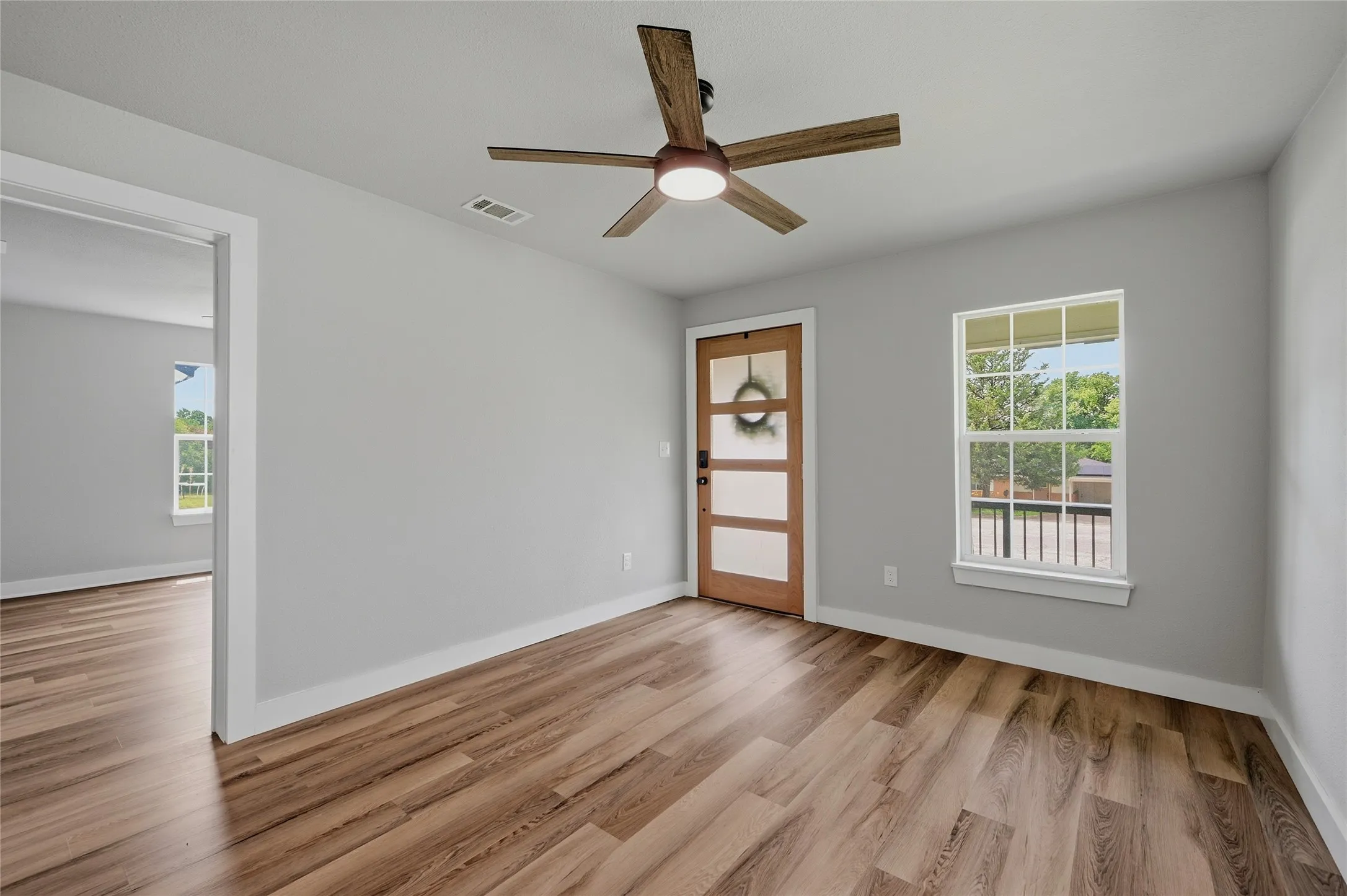 Single Family Residence For Sale in Grayson County , 1525 W Woodard Street, Denison, Texas 75020, 2 Bedroom, 1 Bathroom, Garage spaces, 1,044 Sqft, built in 1948, mls#21313751, Real Estate Agent in Denison, Homes For Sale in Grayson county, Homes For Sale in Denison, Realtor in Denison Texas, Real Estate Brokerage Independent Realty Texas, Luminita Cordes Realtor