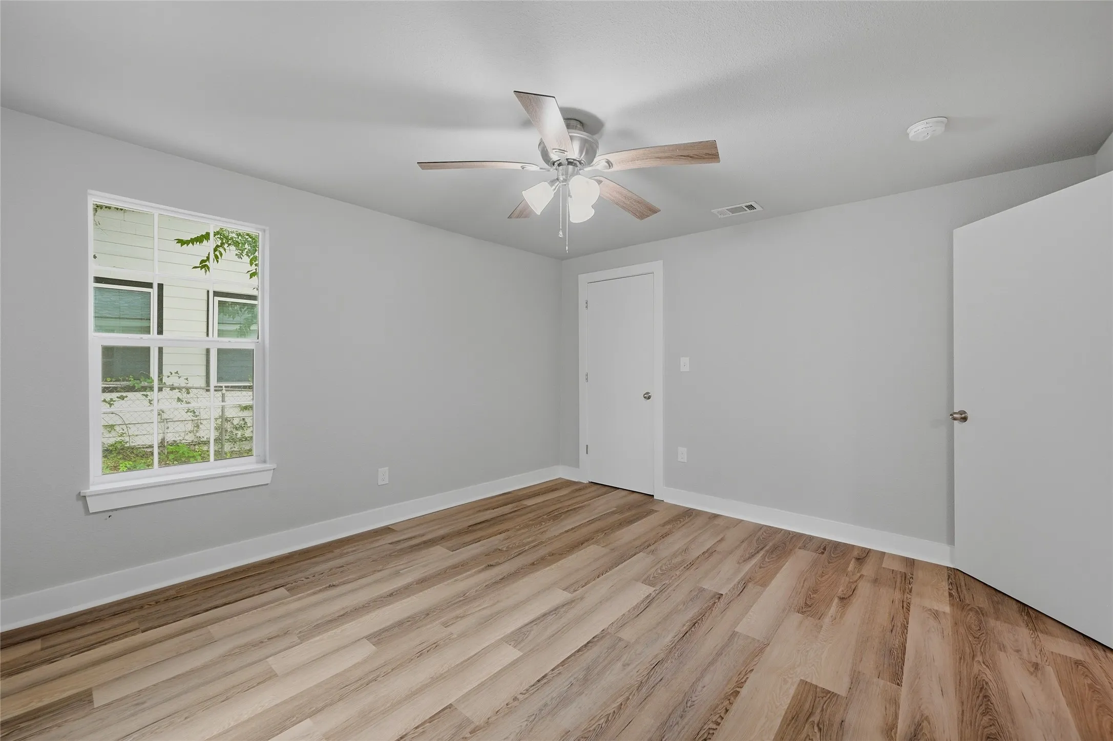 Single Family Residence For Sale in Grayson County , 1525 W Woodard Street, Denison, Texas 75020, 2 Bedroom, 1 Bathroom, Garage spaces, 1,044 Sqft, built in 1948, mls#21313751, Real Estate Agent in Denison, Homes For Sale in Grayson county, Homes For Sale in Denison, Realtor in Denison Texas, Real Estate Brokerage Independent Realty Texas, Luminita Cordes Realtor