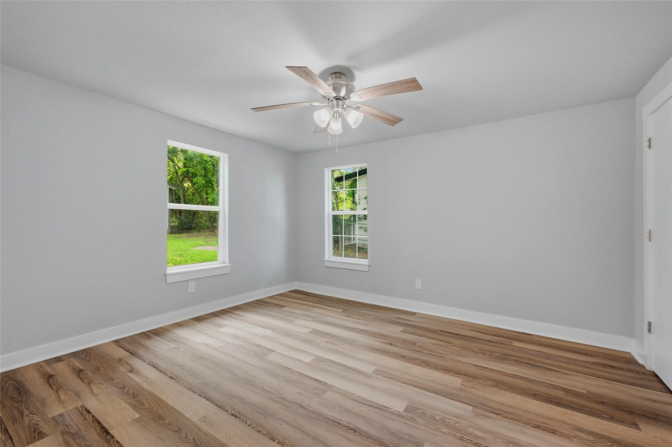 Single Family Residence For Sale in Grayson County , 1525 W Woodard Street, Denison, Texas 75020, 2 Bedroom, 1 Bathroom, Garage spaces, 1,044 Sqft, built in 1948, mls#21313751, Real Estate Agent in Denison, Homes For Sale in Grayson county, Homes For Sale in Denison, Realtor in Denison Texas, Real Estate Brokerage Independent Realty Texas, Luminita Cordes Realtor