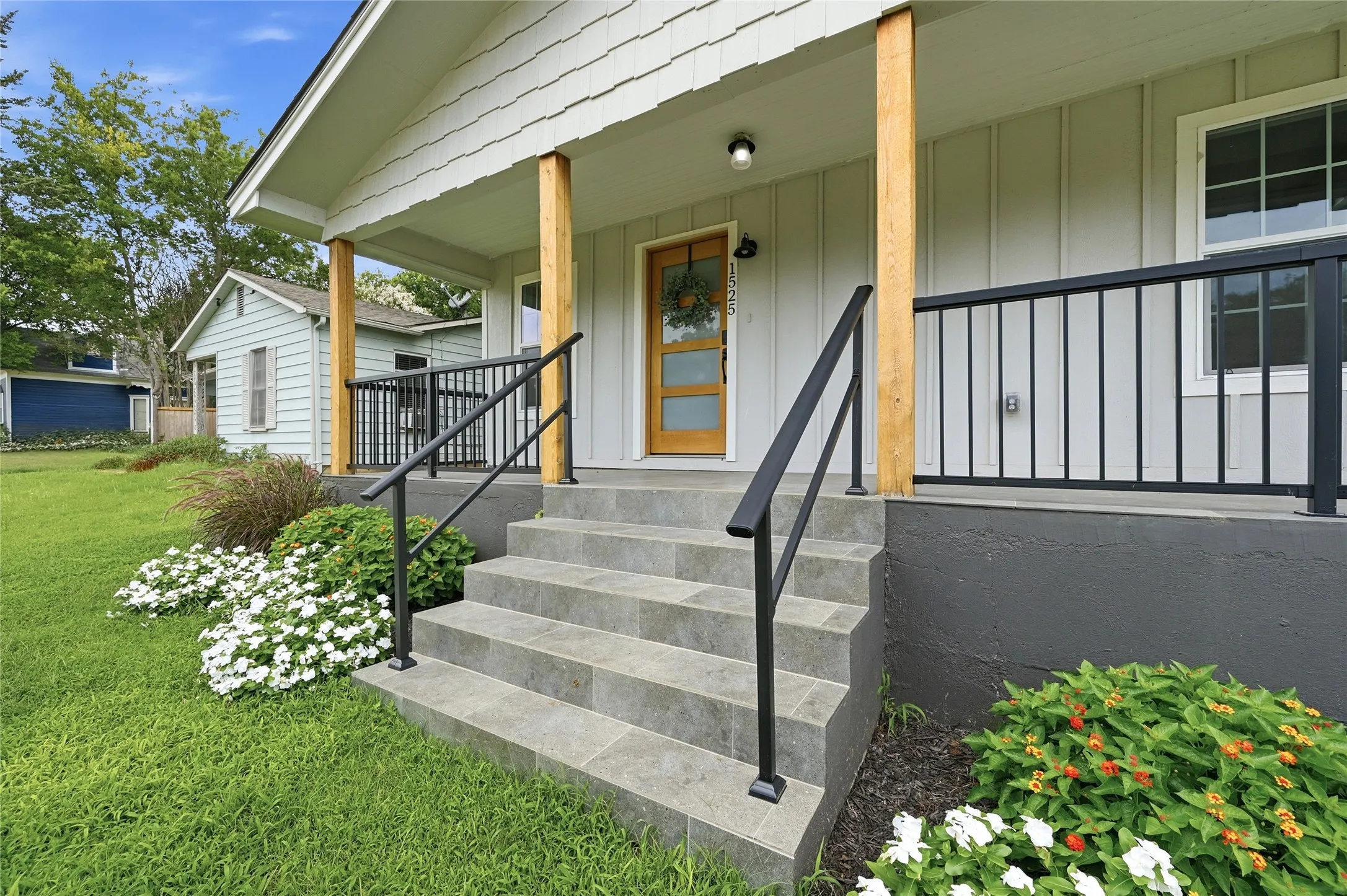 Single Family Residence For Sale in Grayson County , 1525 W Woodard Street, Denison, Texas 75020, 2 Bedroom, 1 Bathroom, Garage spaces, 1,044 Sqft, built in 1948, mls#21313751, Real Estate Agent in Denison, Homes For Sale in Grayson county, Homes For Sale in Denison, Realtor in Denison Texas, Real Estate Brokerage Independent Realty Texas, Luminita Cordes Realtor